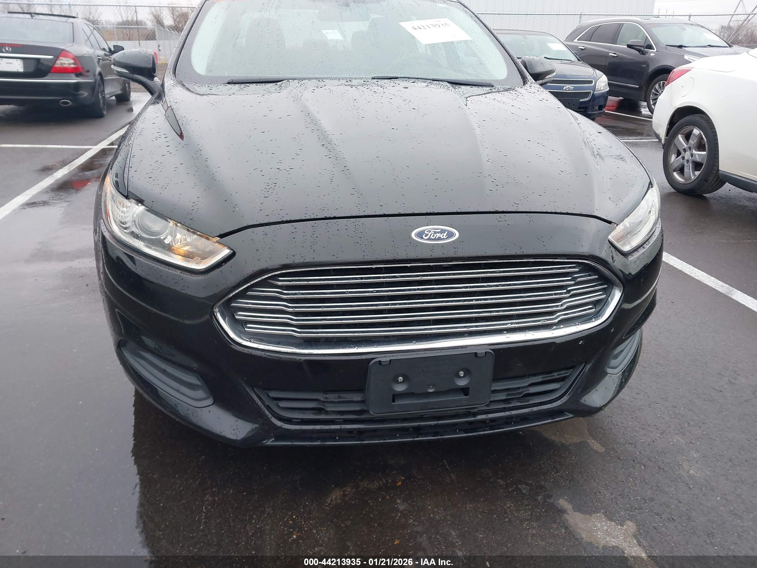 FORD FUSION image 6