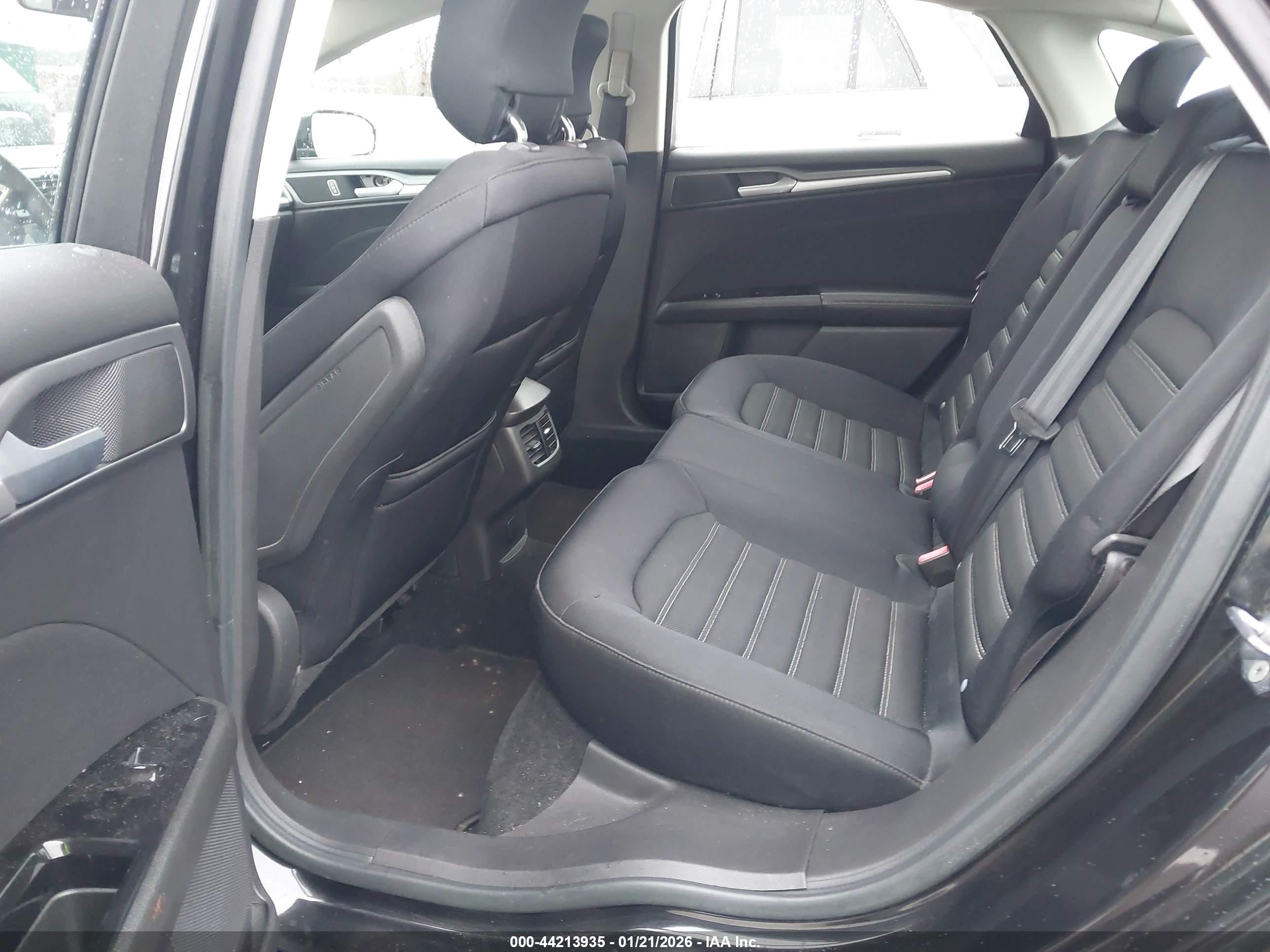FORD FUSION image 8