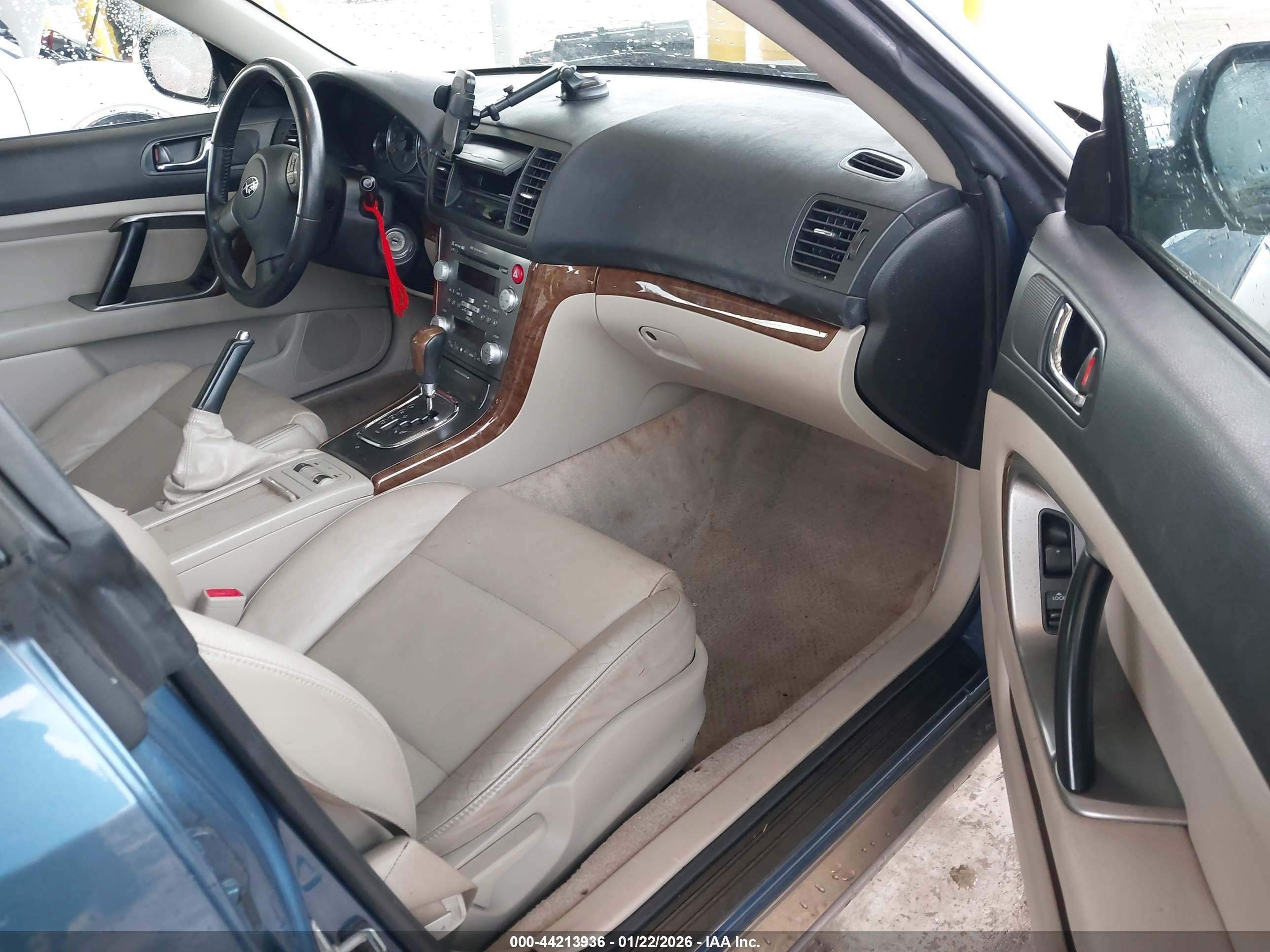 SUBARU OUTBACK image 5