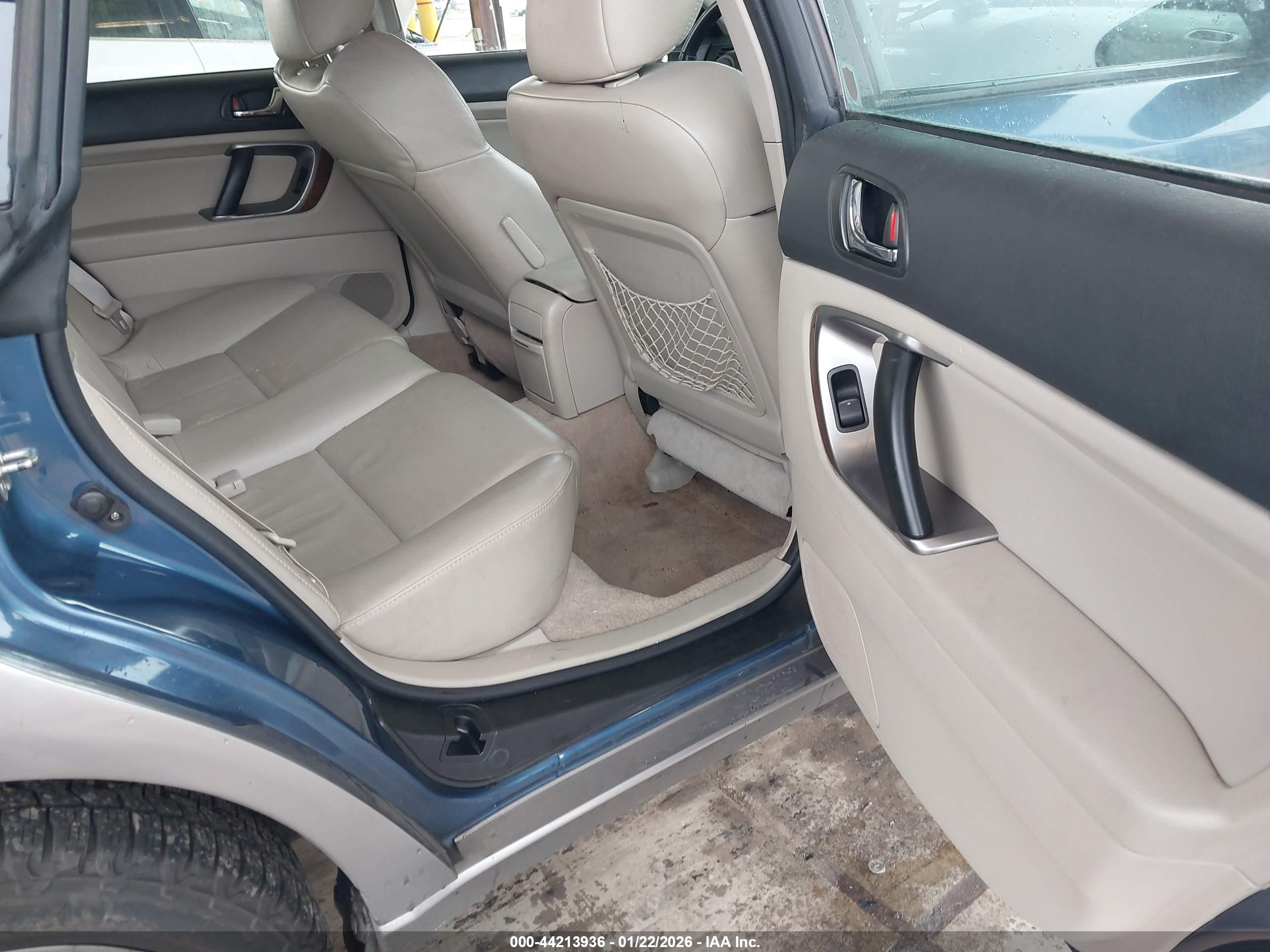 SUBARU OUTBACK image 8