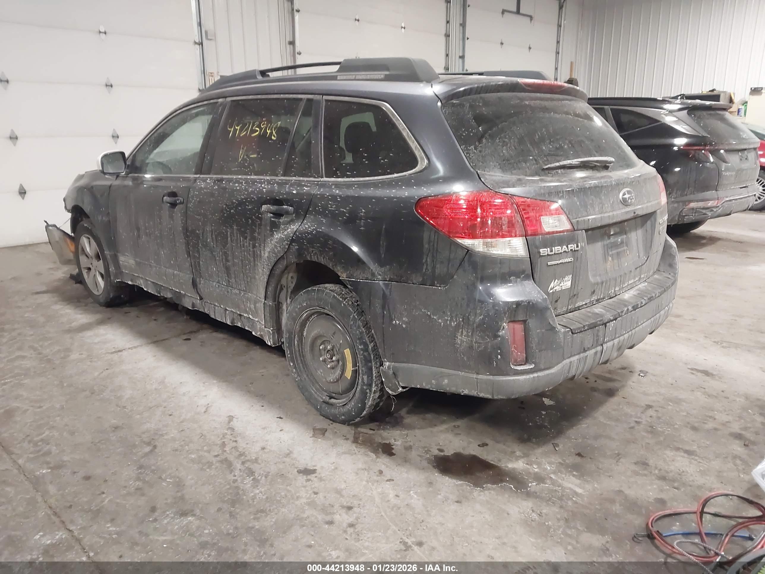 SUBARU OUTBACK image 3