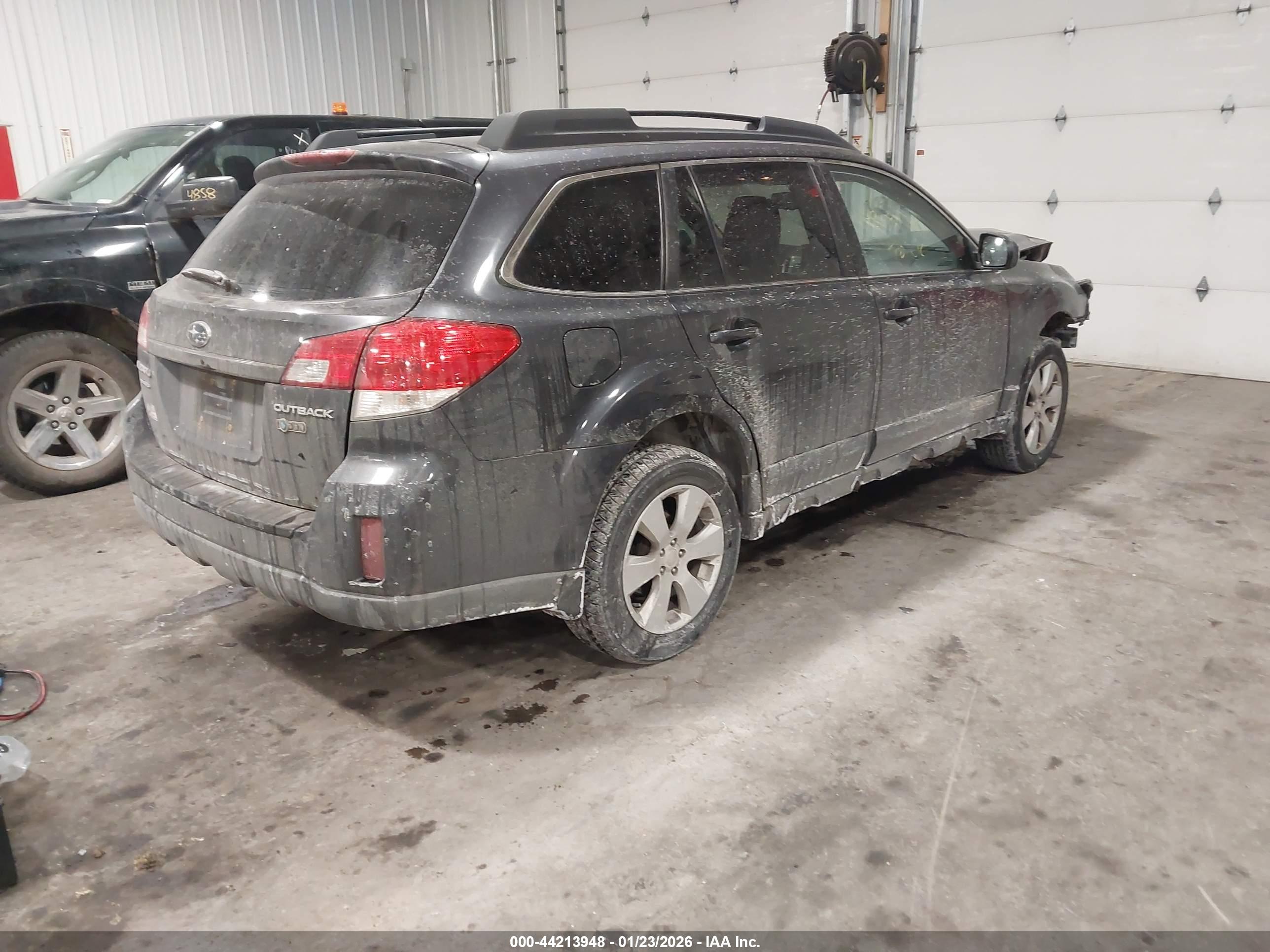 SUBARU OUTBACK image 4