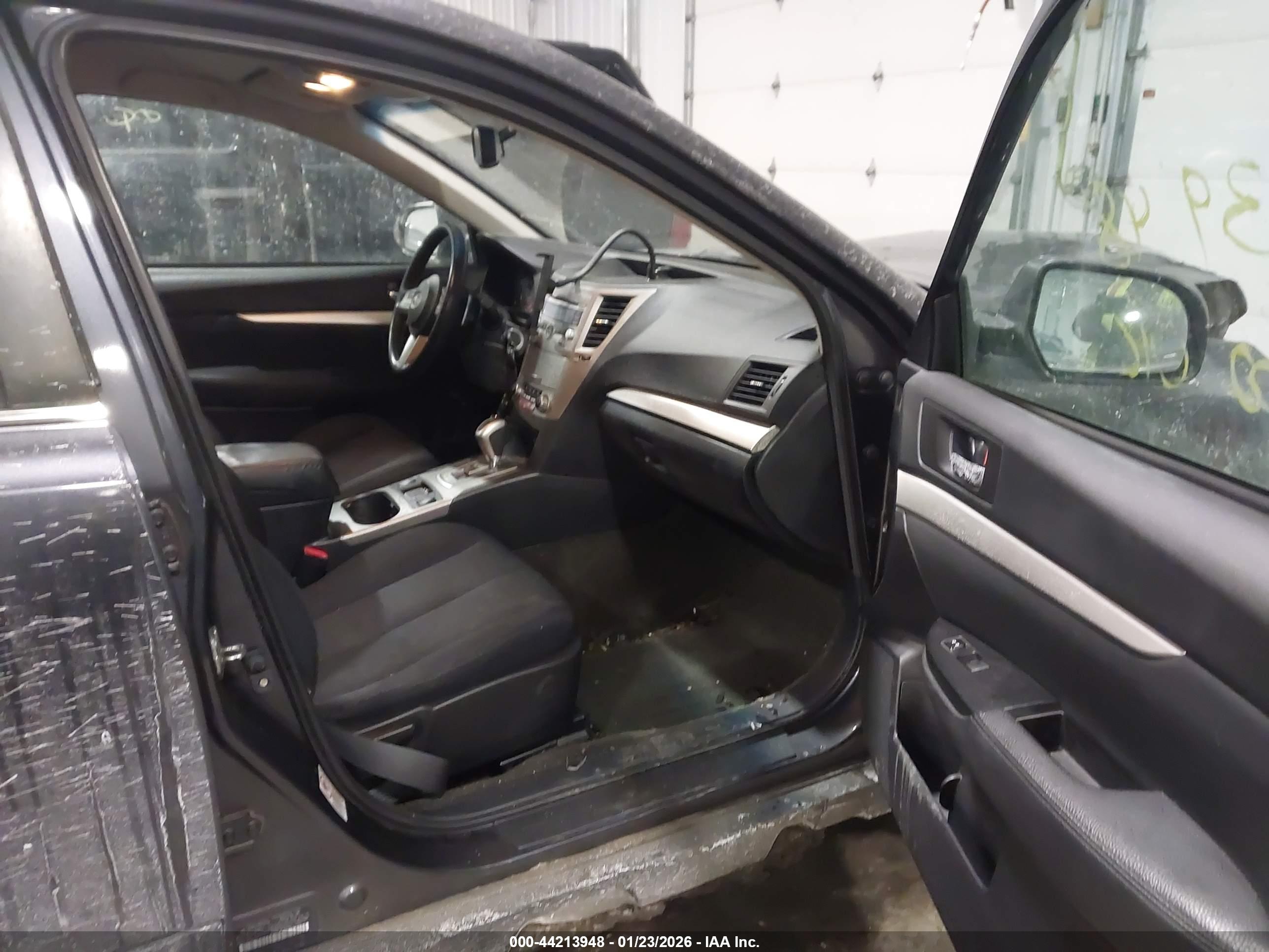 SUBARU OUTBACK image 5