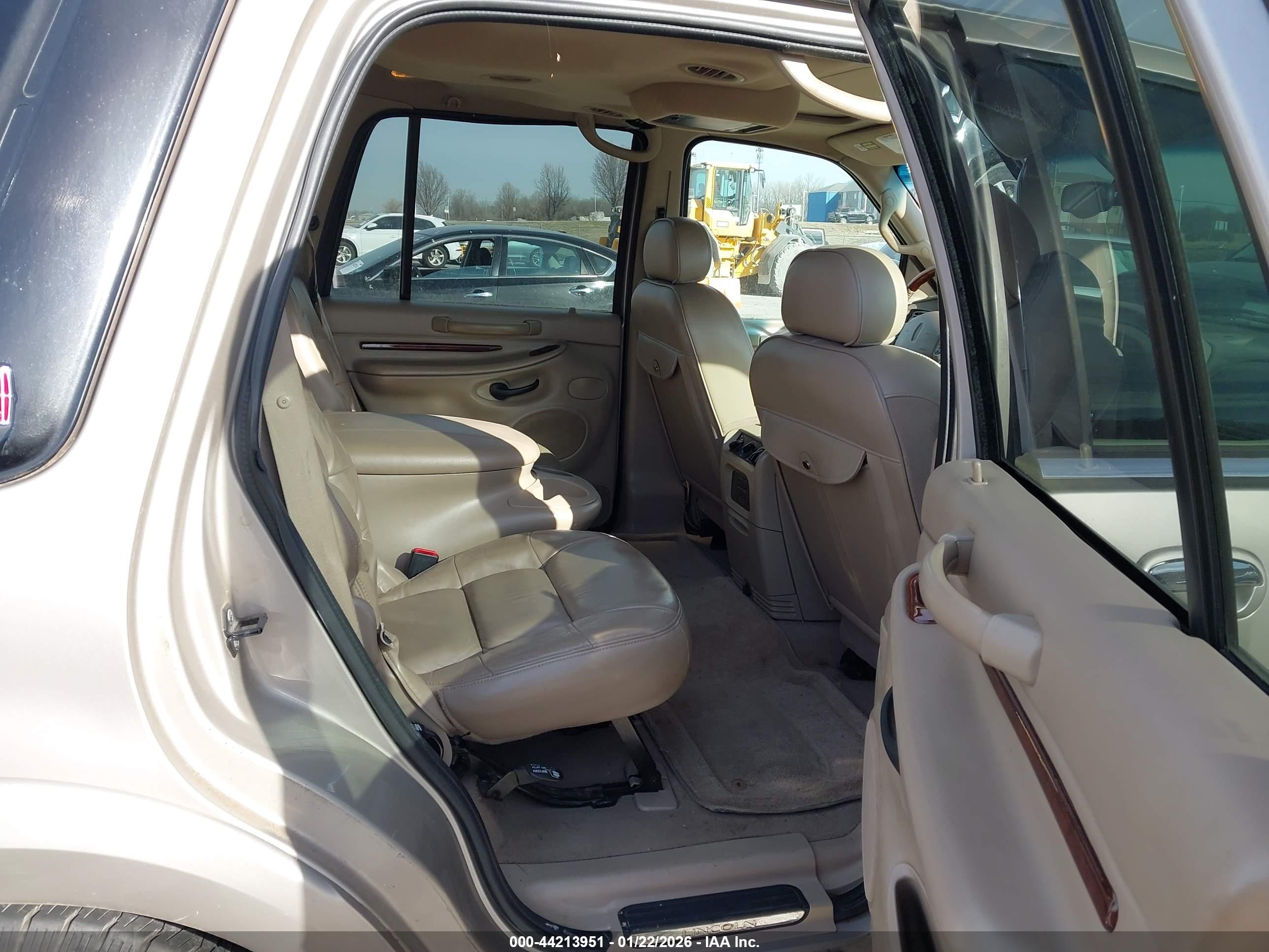 LINCOLN NAVIGATOR image 8