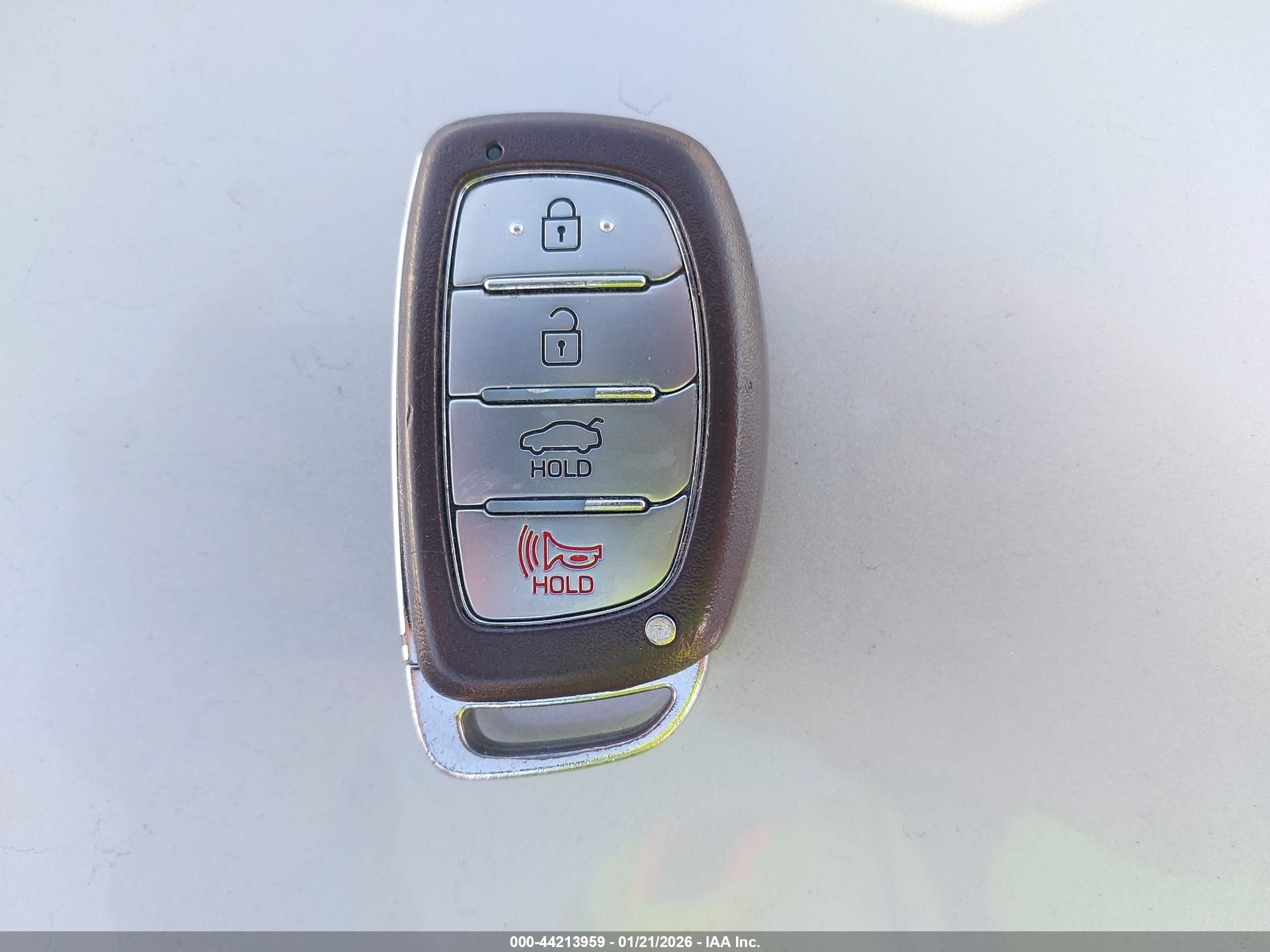 HYUNDAI ELANTRA image 11