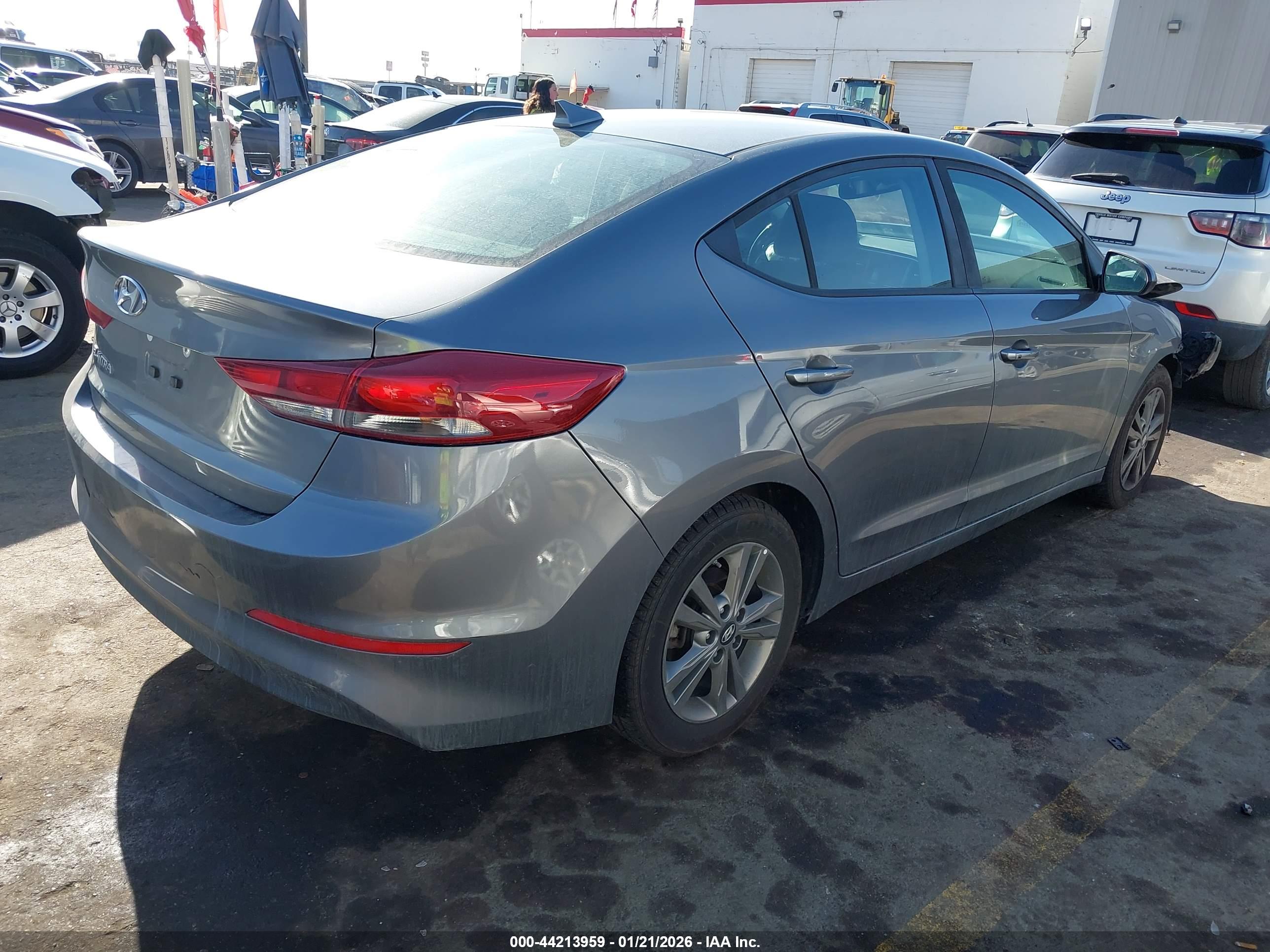 HYUNDAI ELANTRA image 4