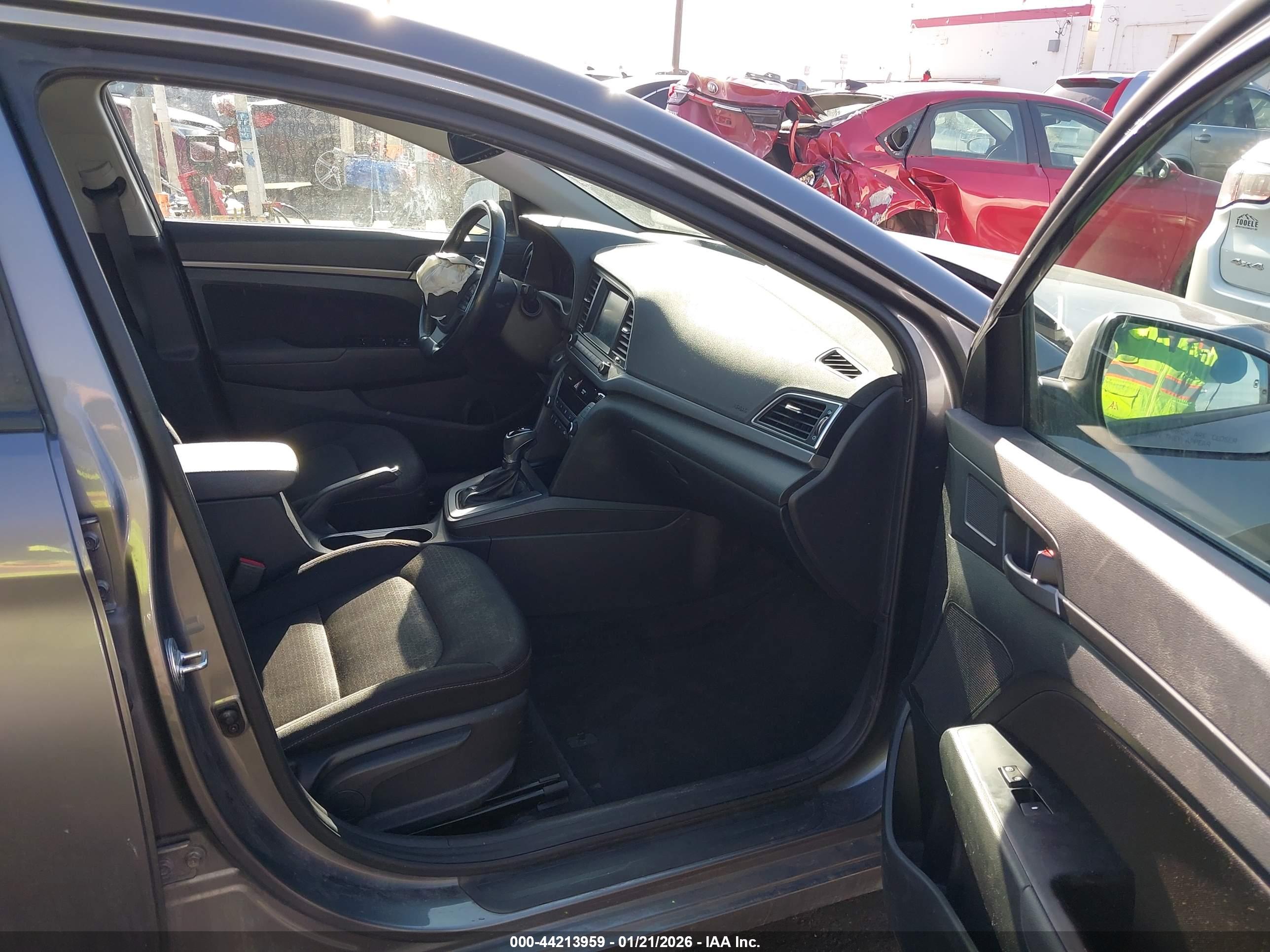 HYUNDAI ELANTRA image 5