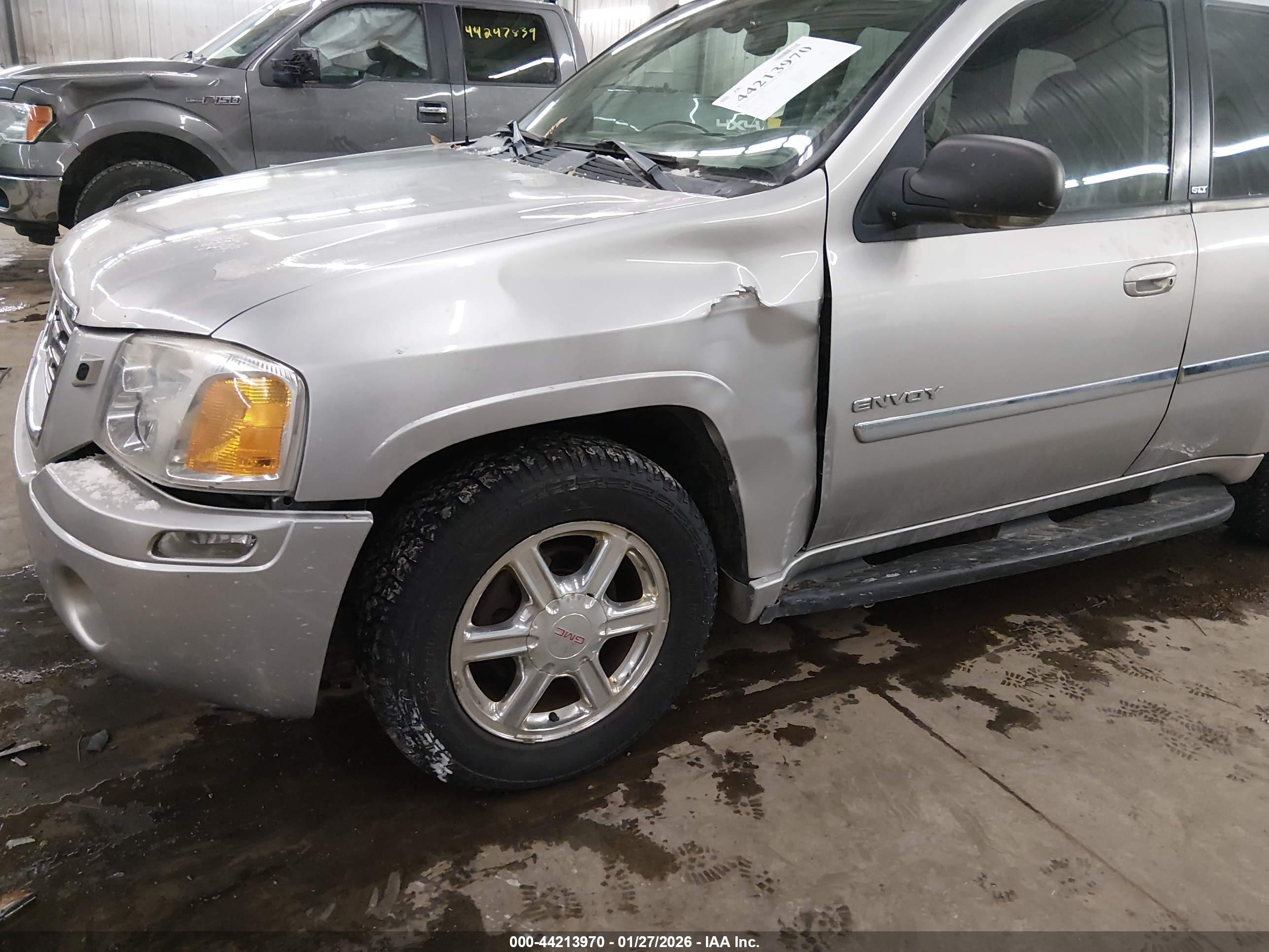 GMC ENVOY image 6