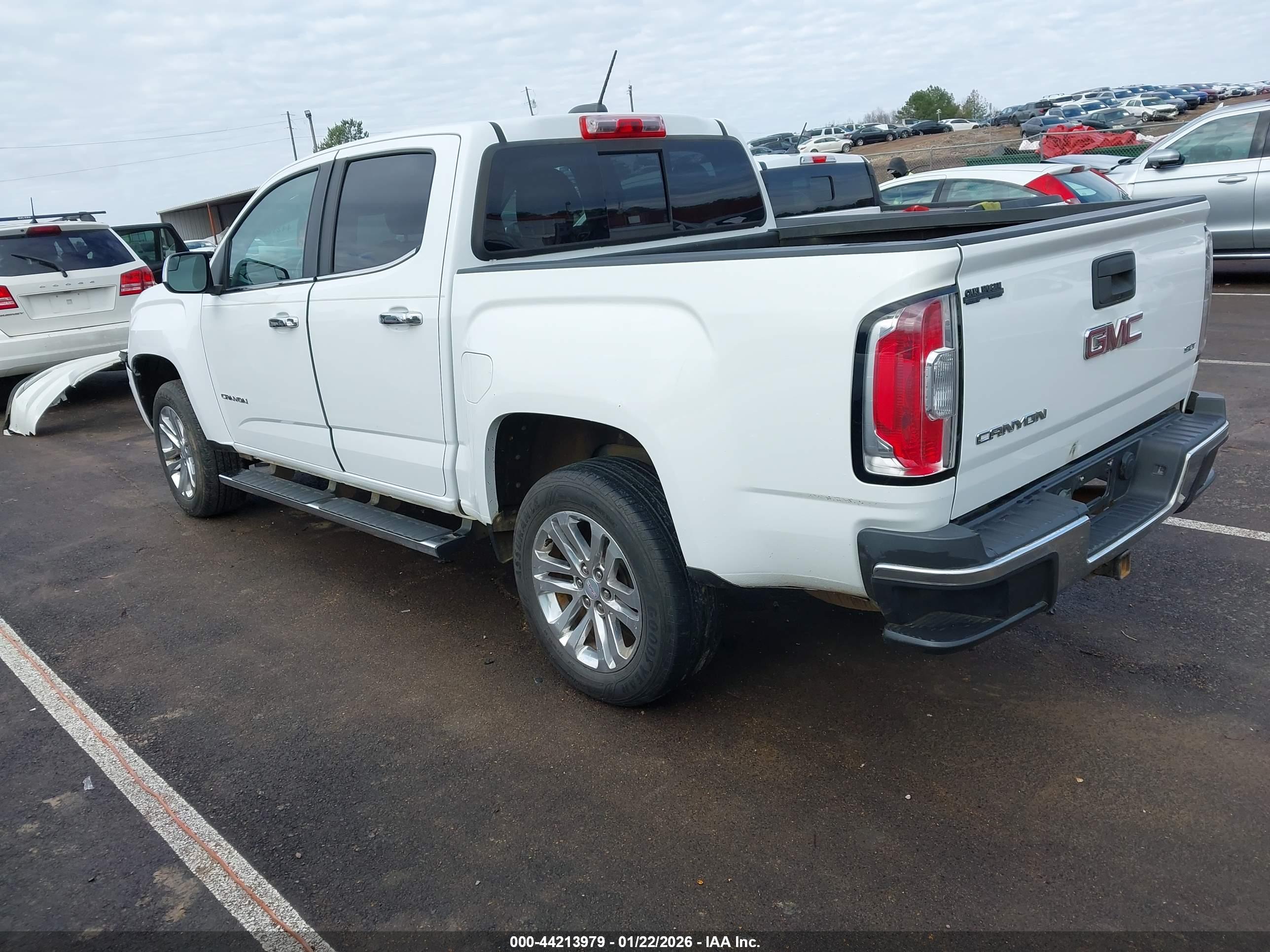 GMC CANYON image 3