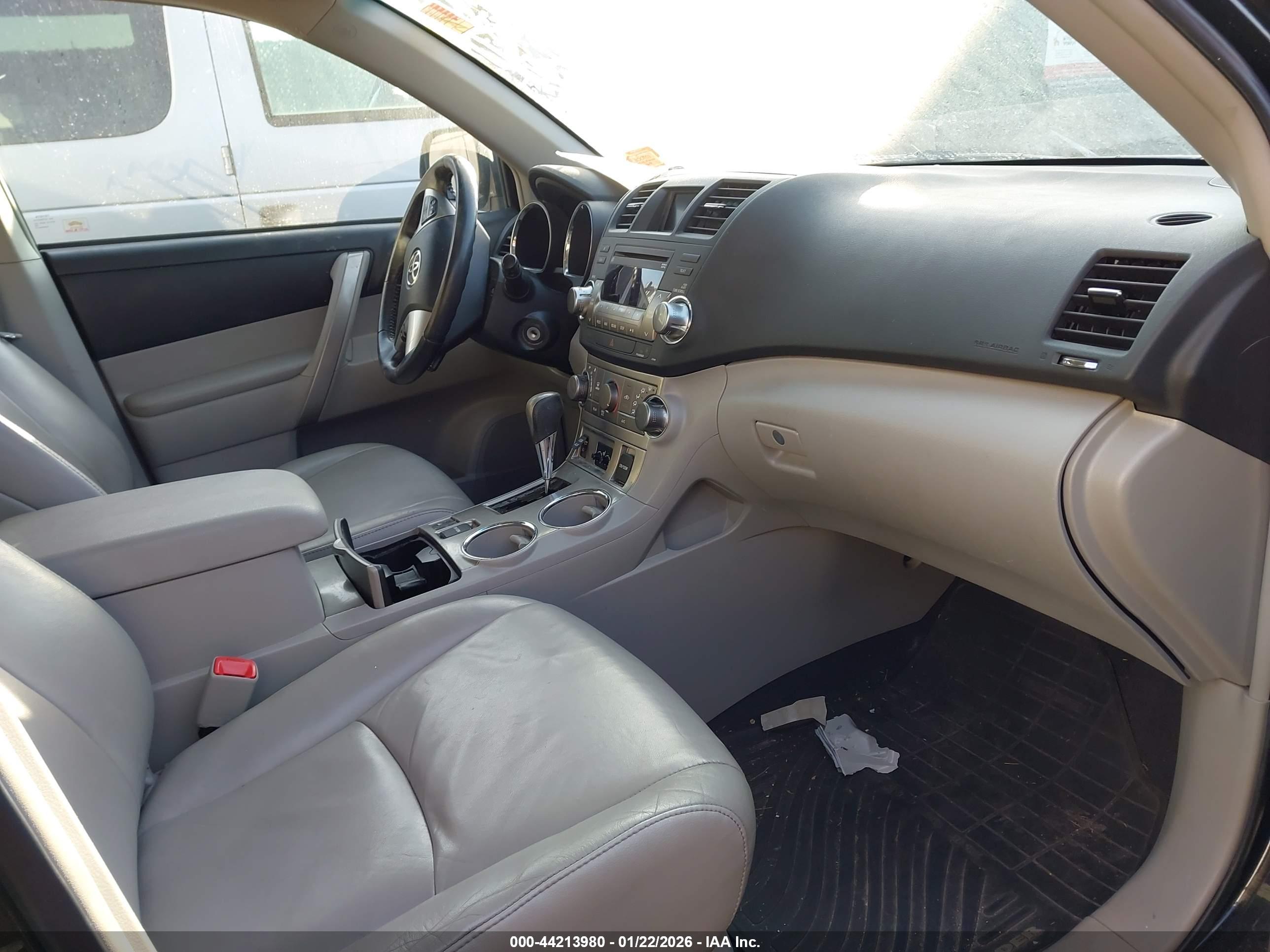 TOYOTA HIGHLANDER image 5