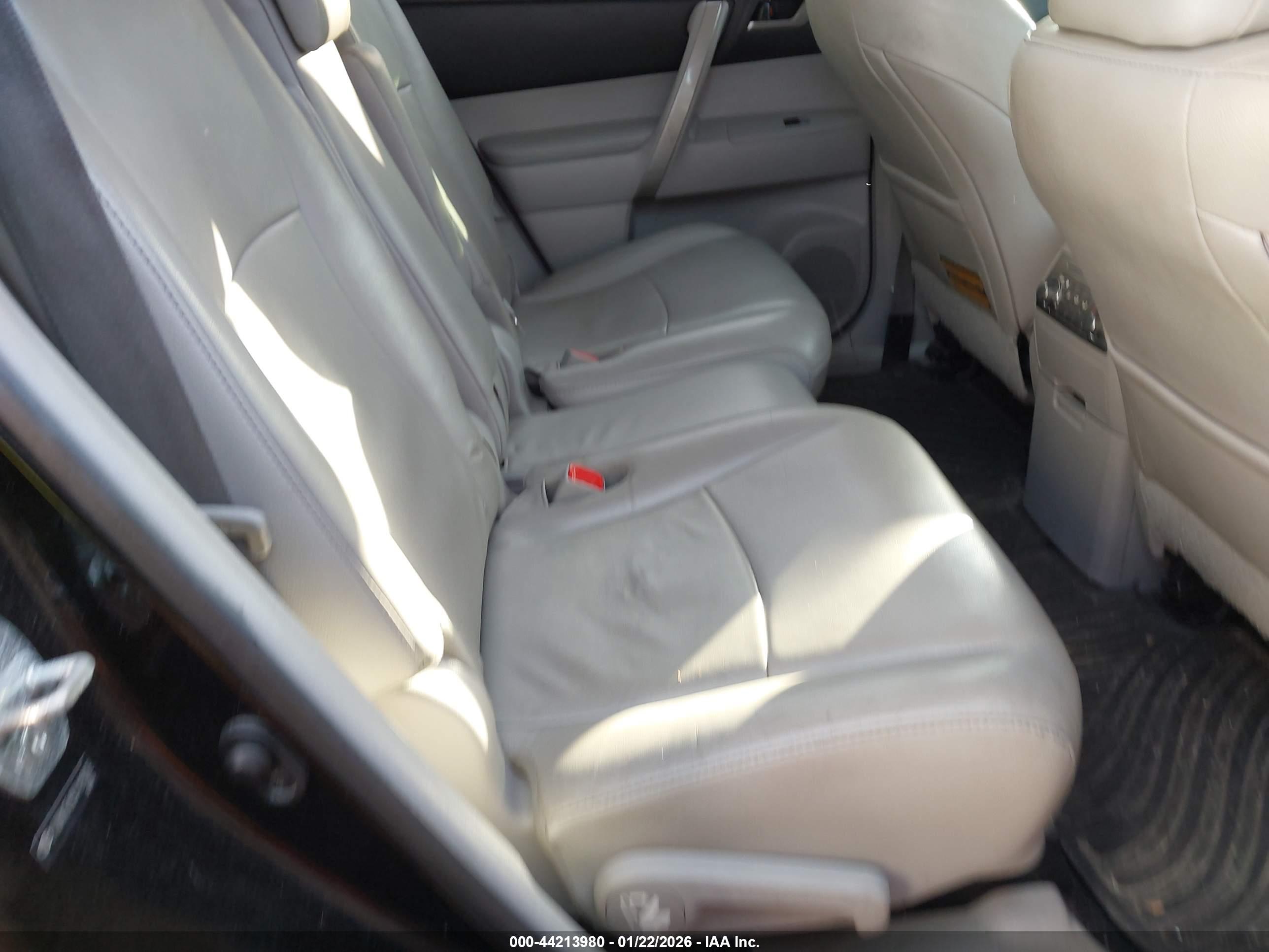 TOYOTA HIGHLANDER image 8