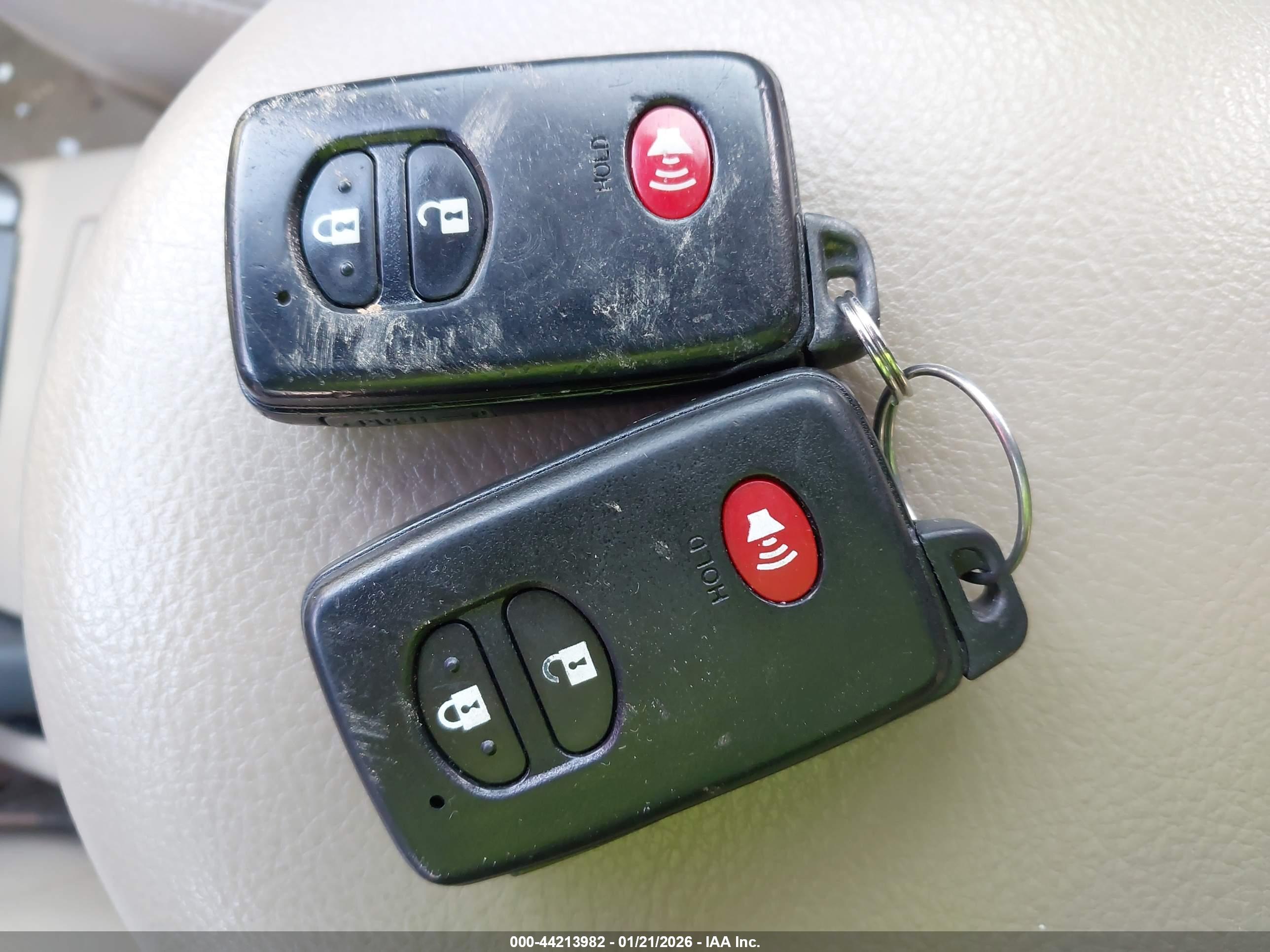TOYOTA RAV4 image 11