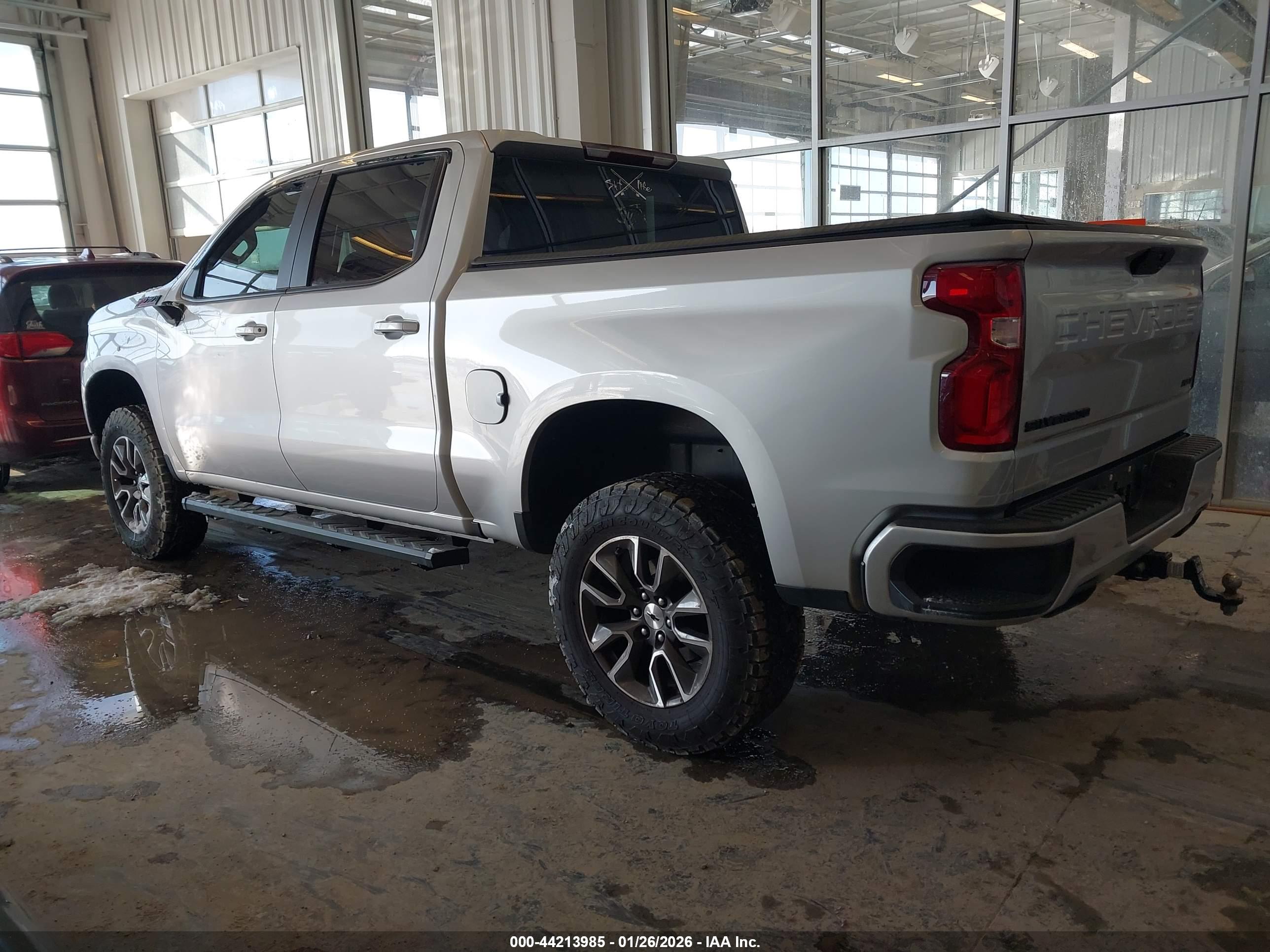 CHEVROLET SILVERADO image 3