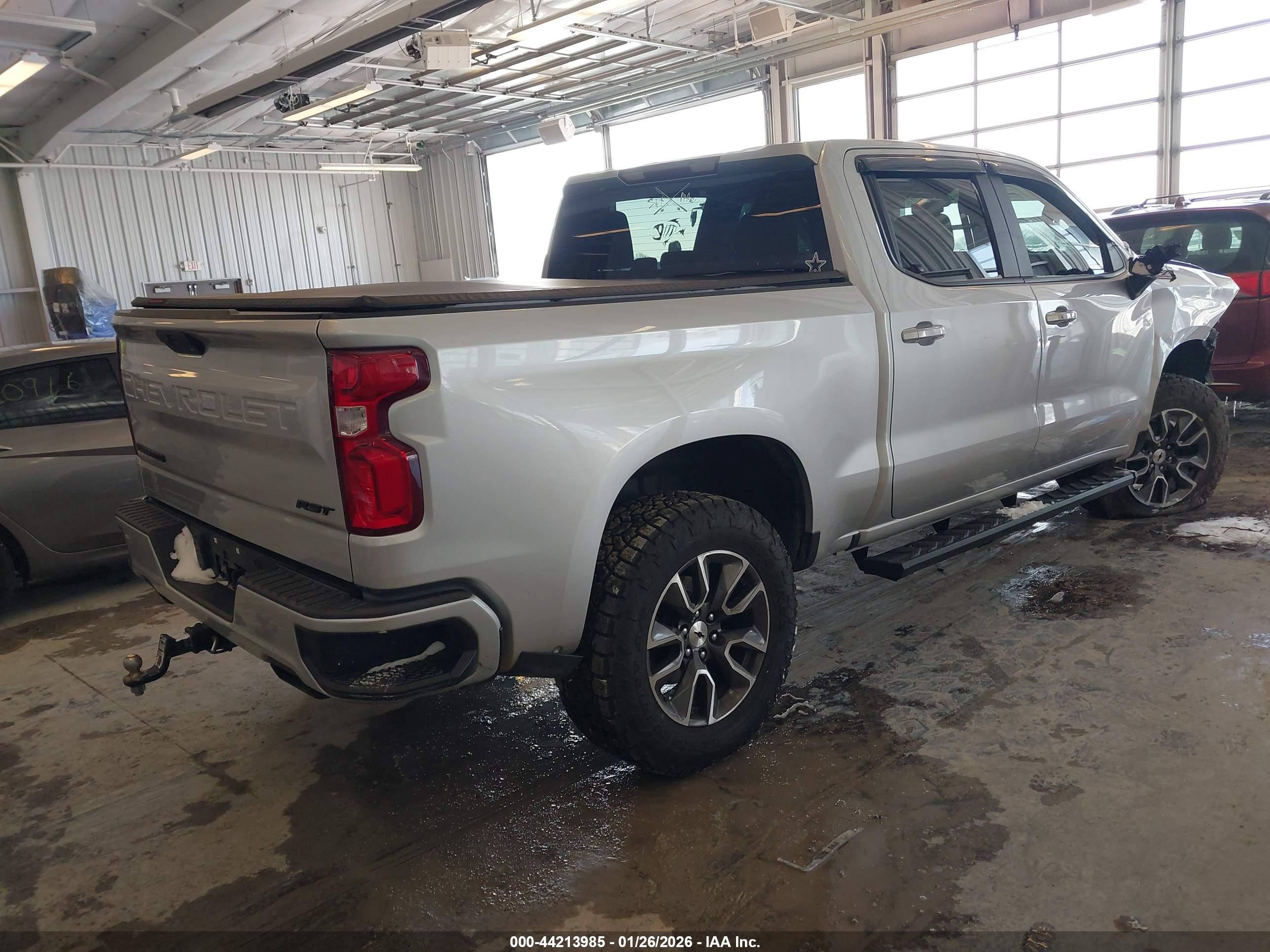 CHEVROLET SILVERADO image 4
