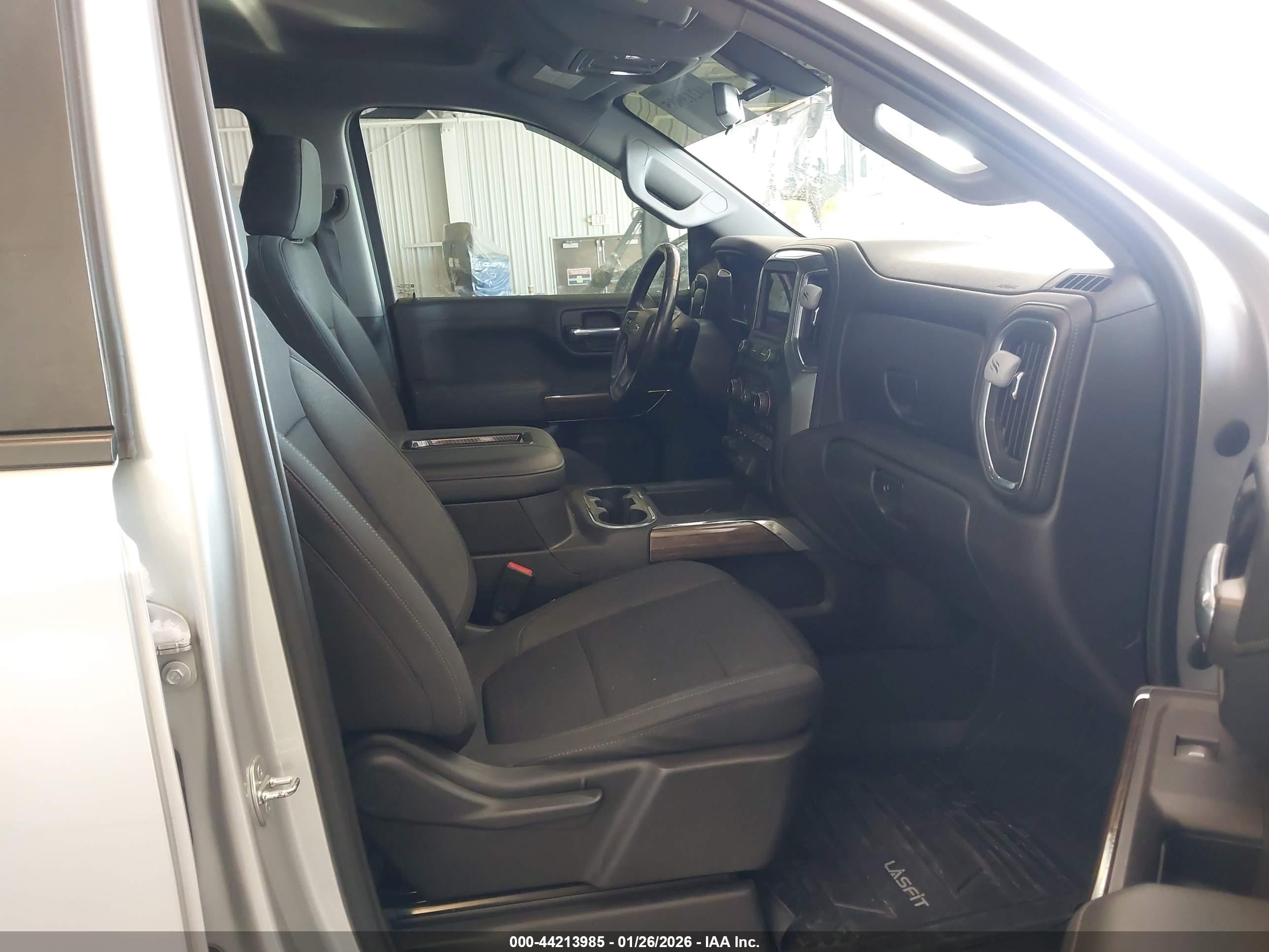 CHEVROLET SILVERADO image 5