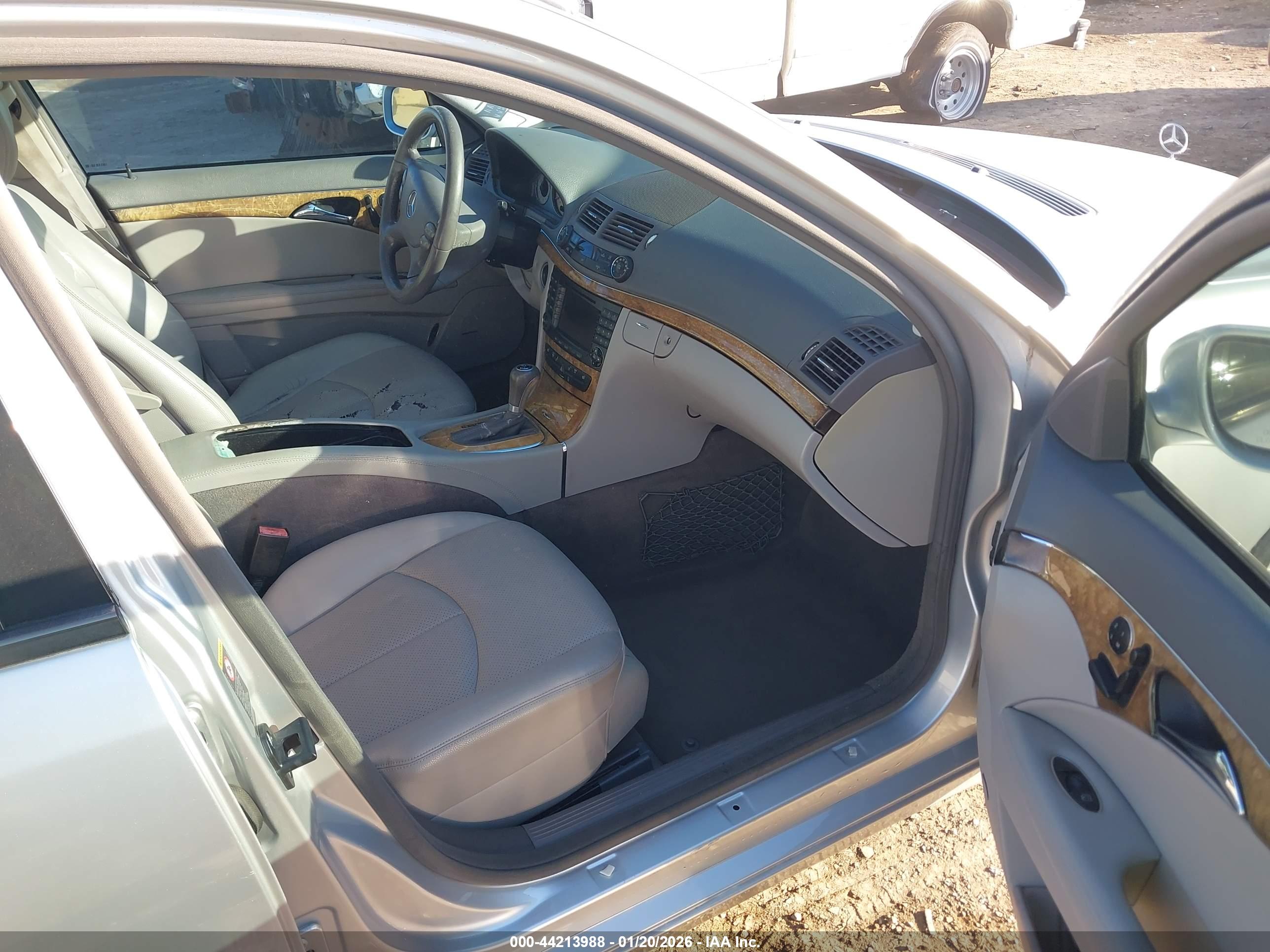 MERCEDES-BENZ E image 5