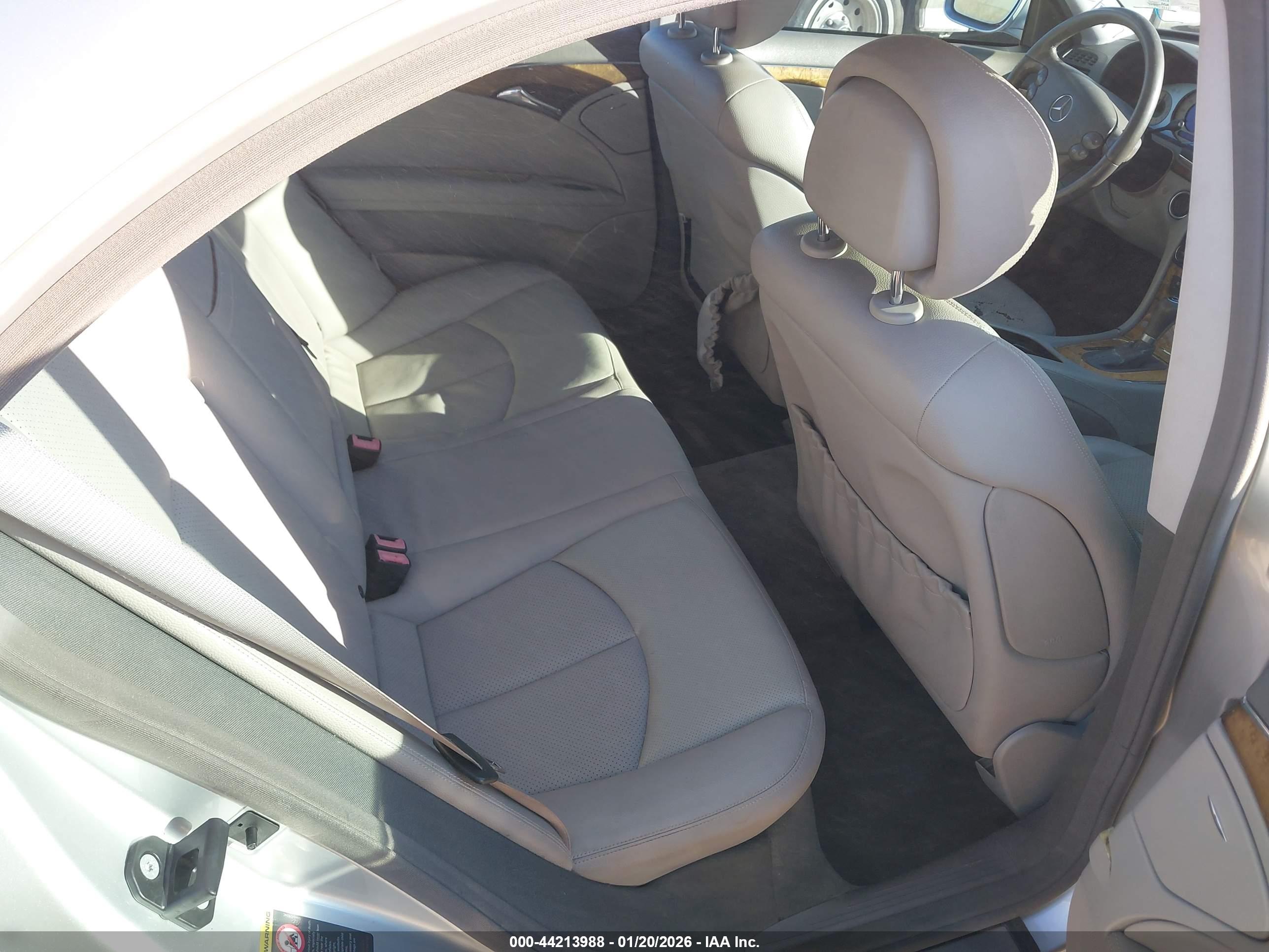MERCEDES-BENZ E image 8