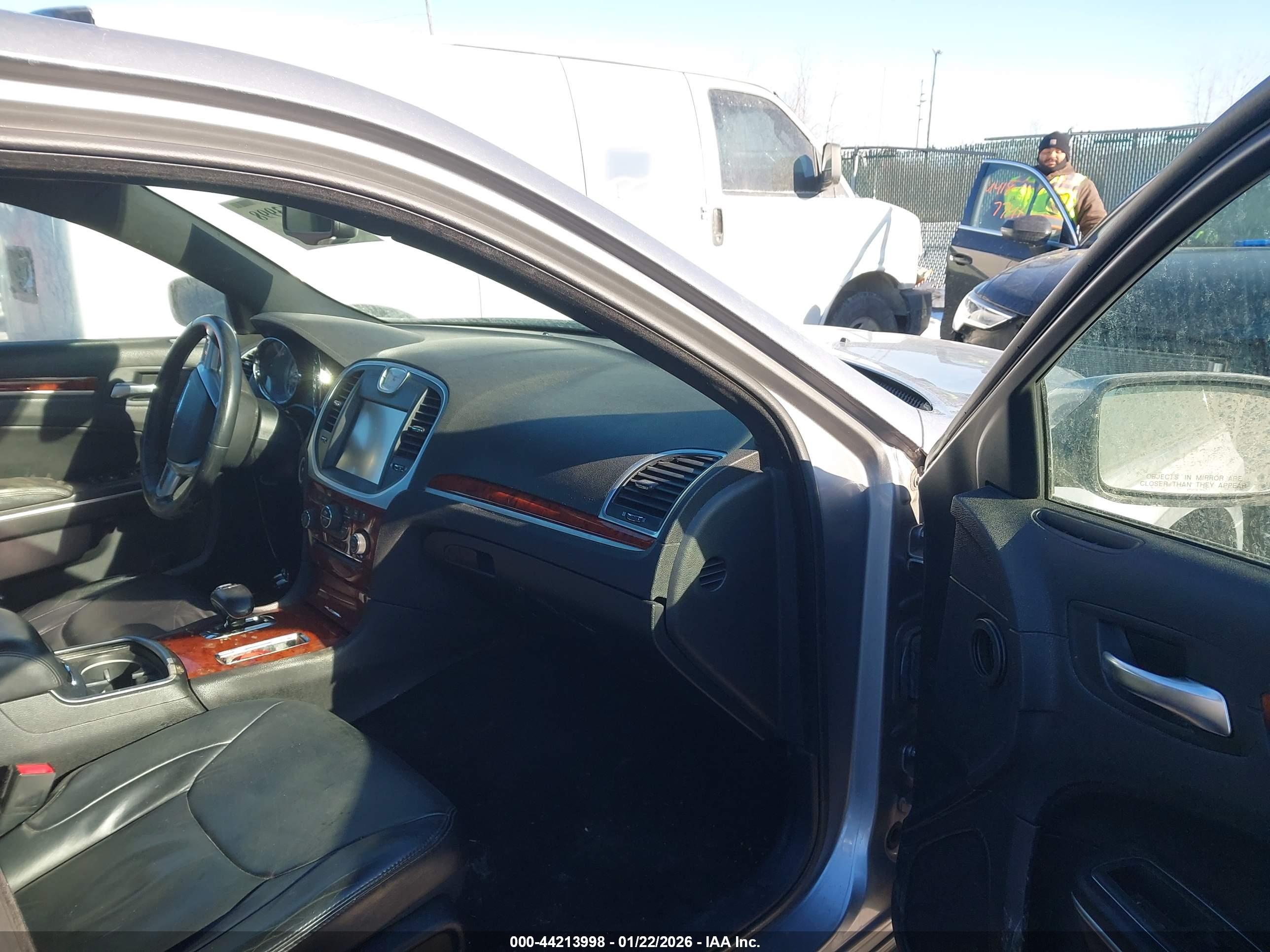 CHRYSLER 300 image 5