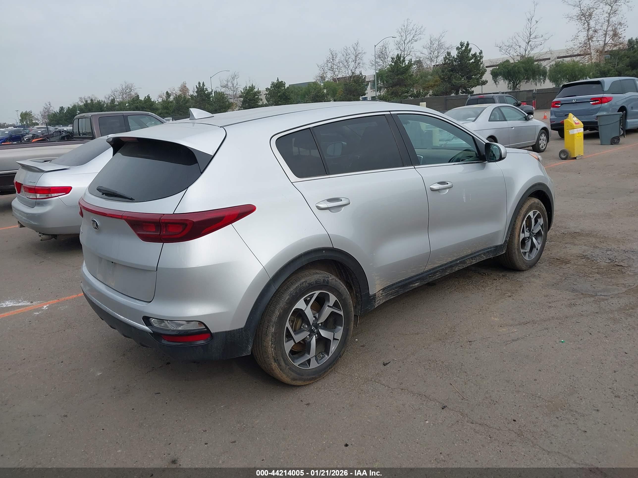 KIA SPORTAGE image 4