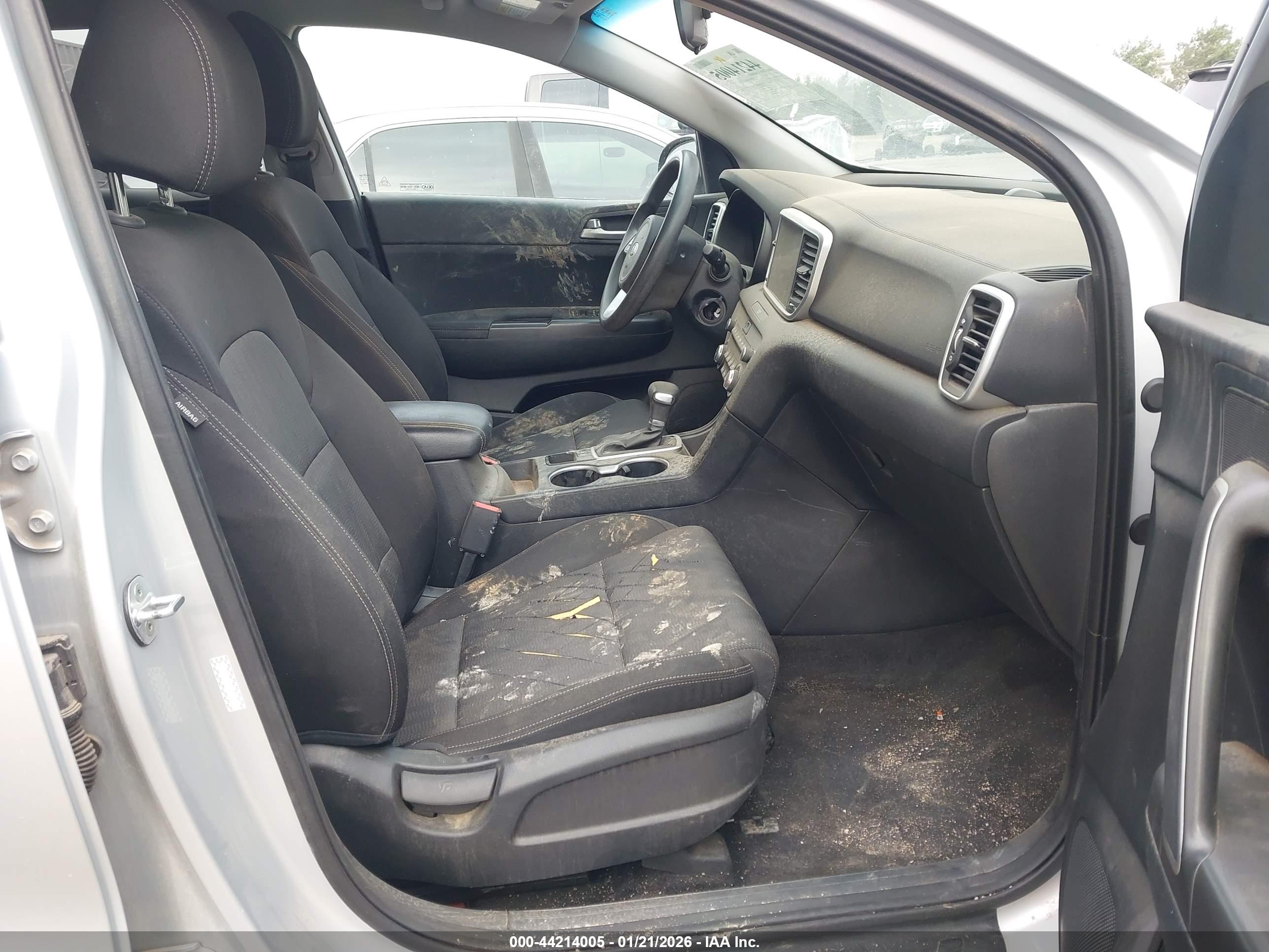 KIA SPORTAGE image 5