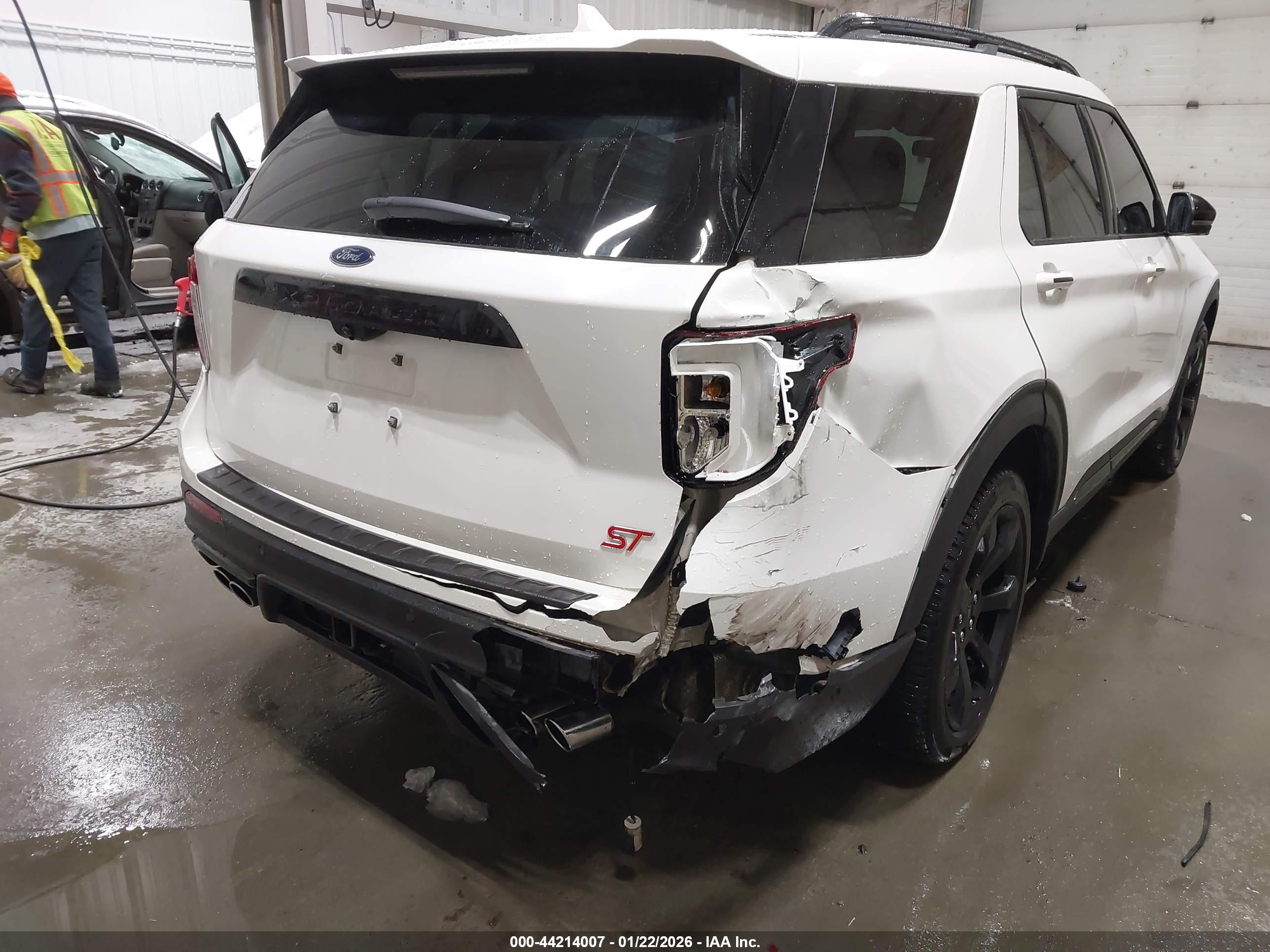 FORD EXPLORER image 6