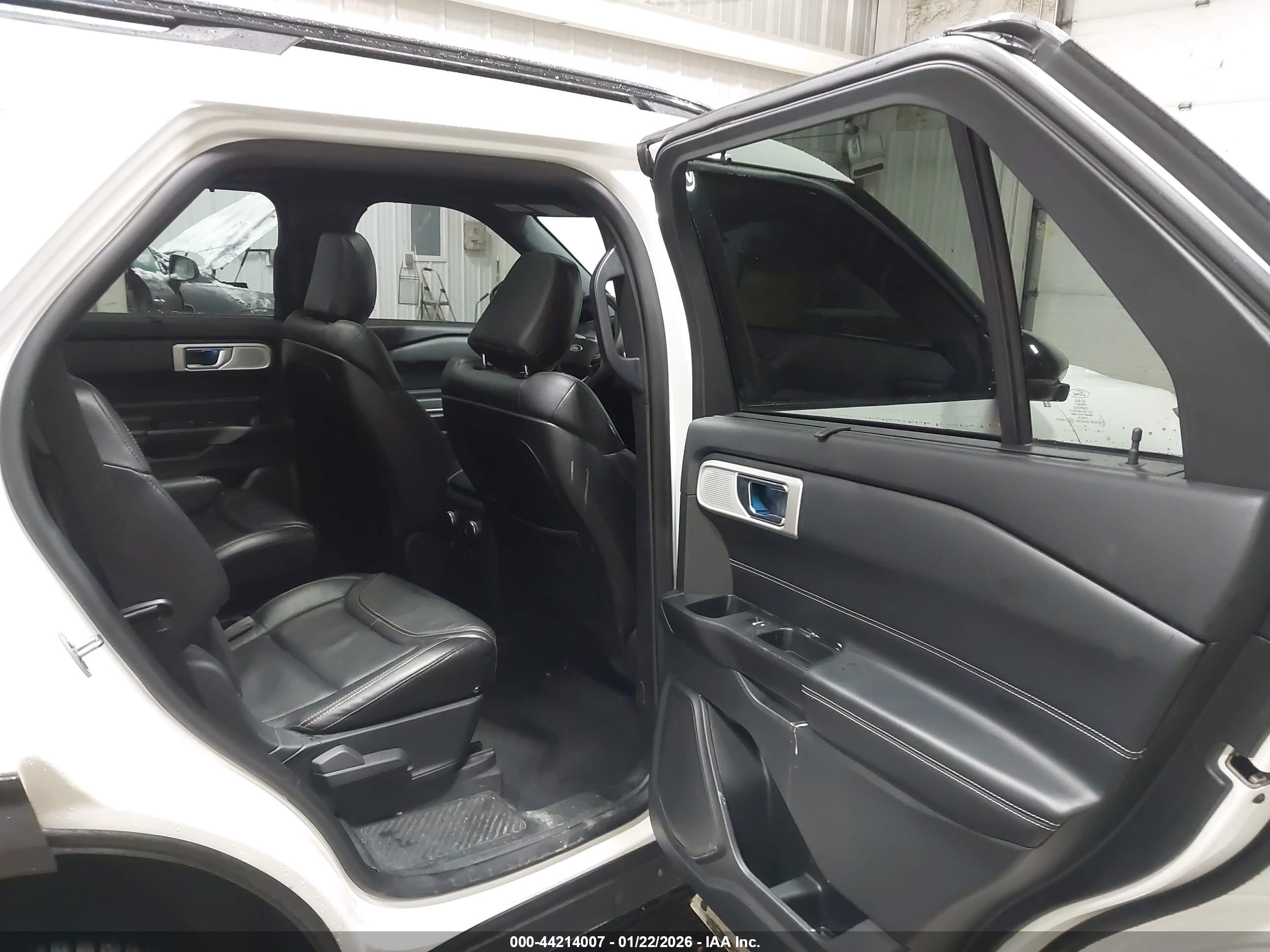 FORD EXPLORER image 8