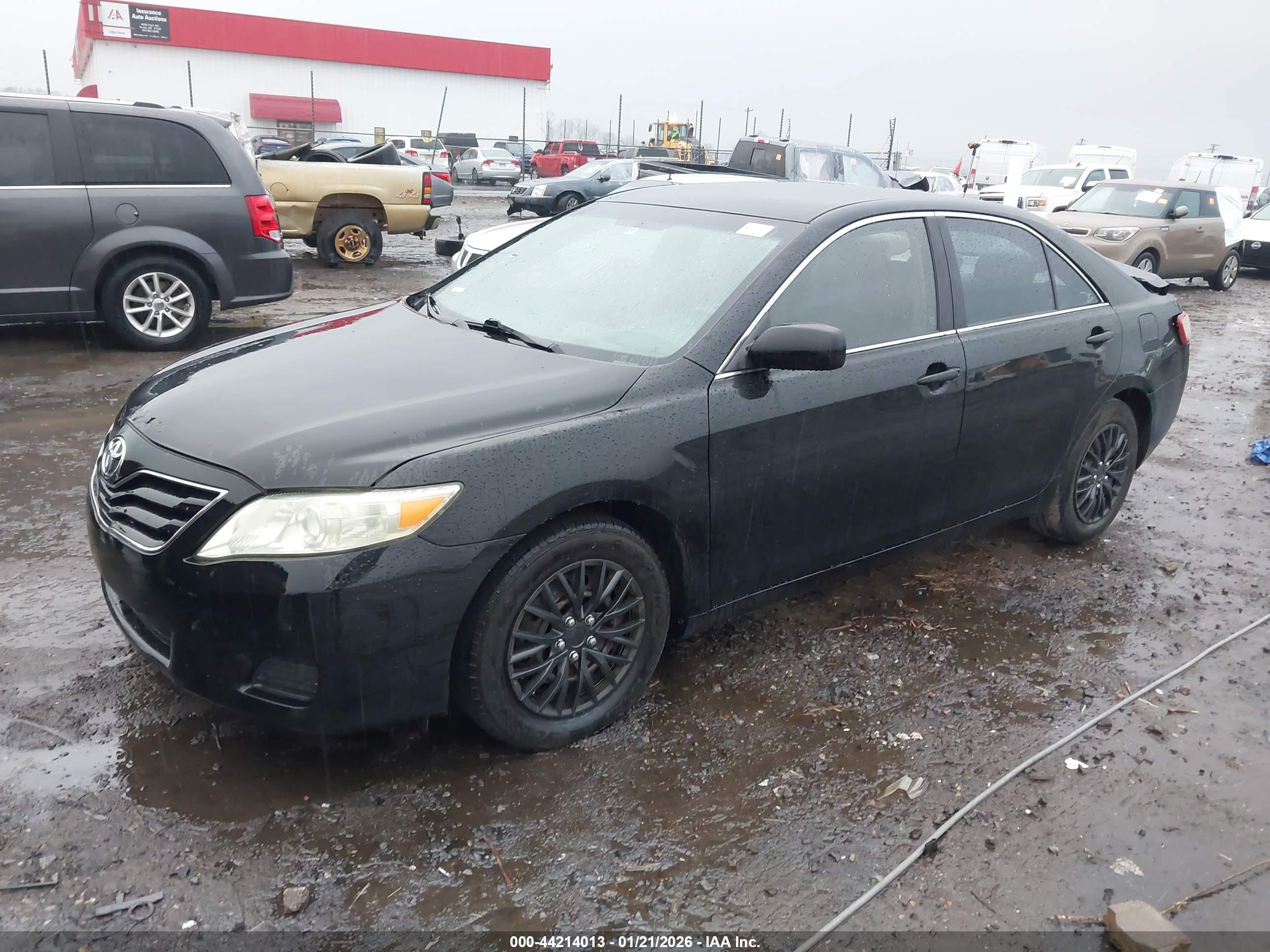 TOYOTA CAMRY image 2