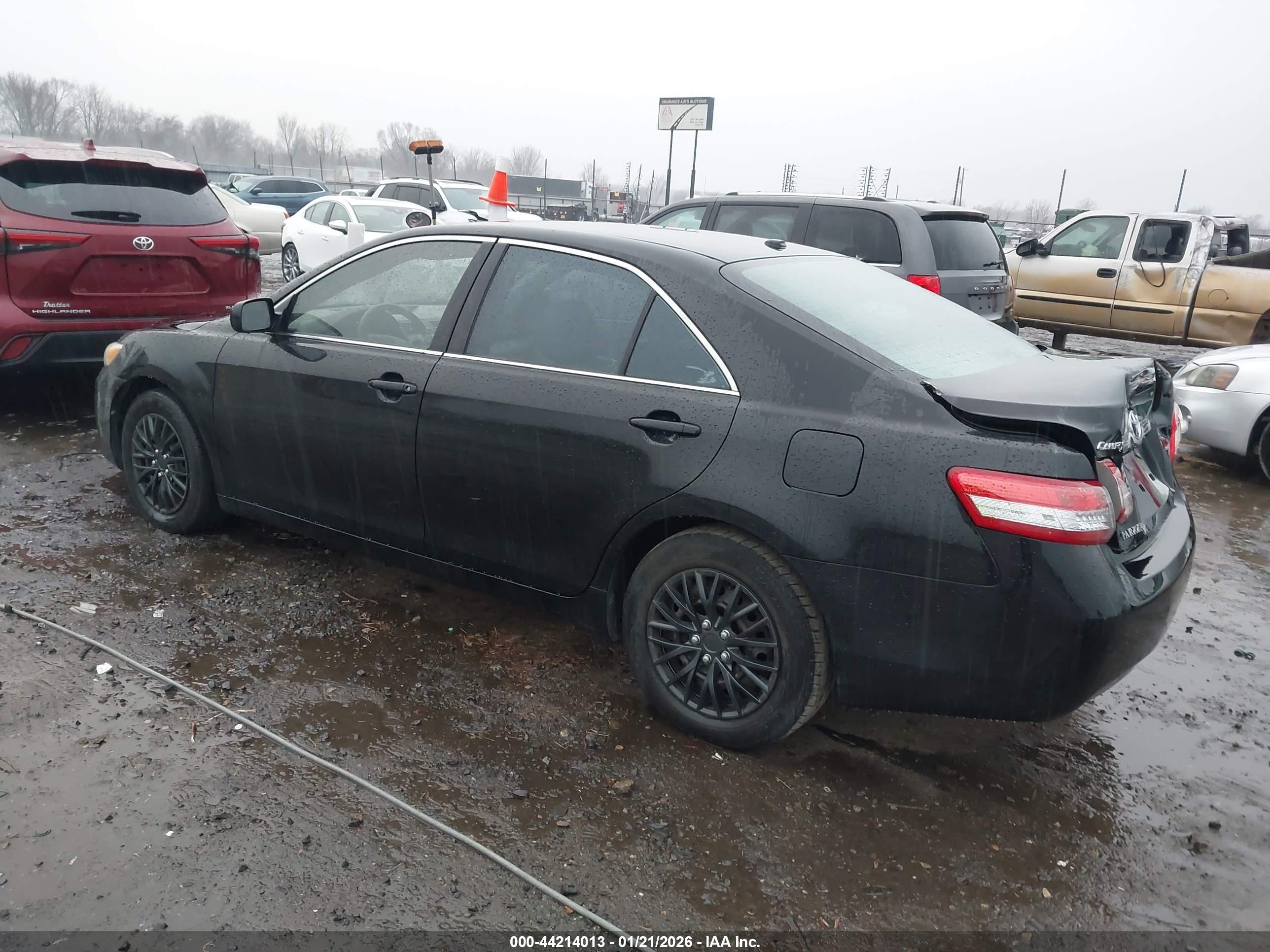 TOYOTA CAMRY image 3