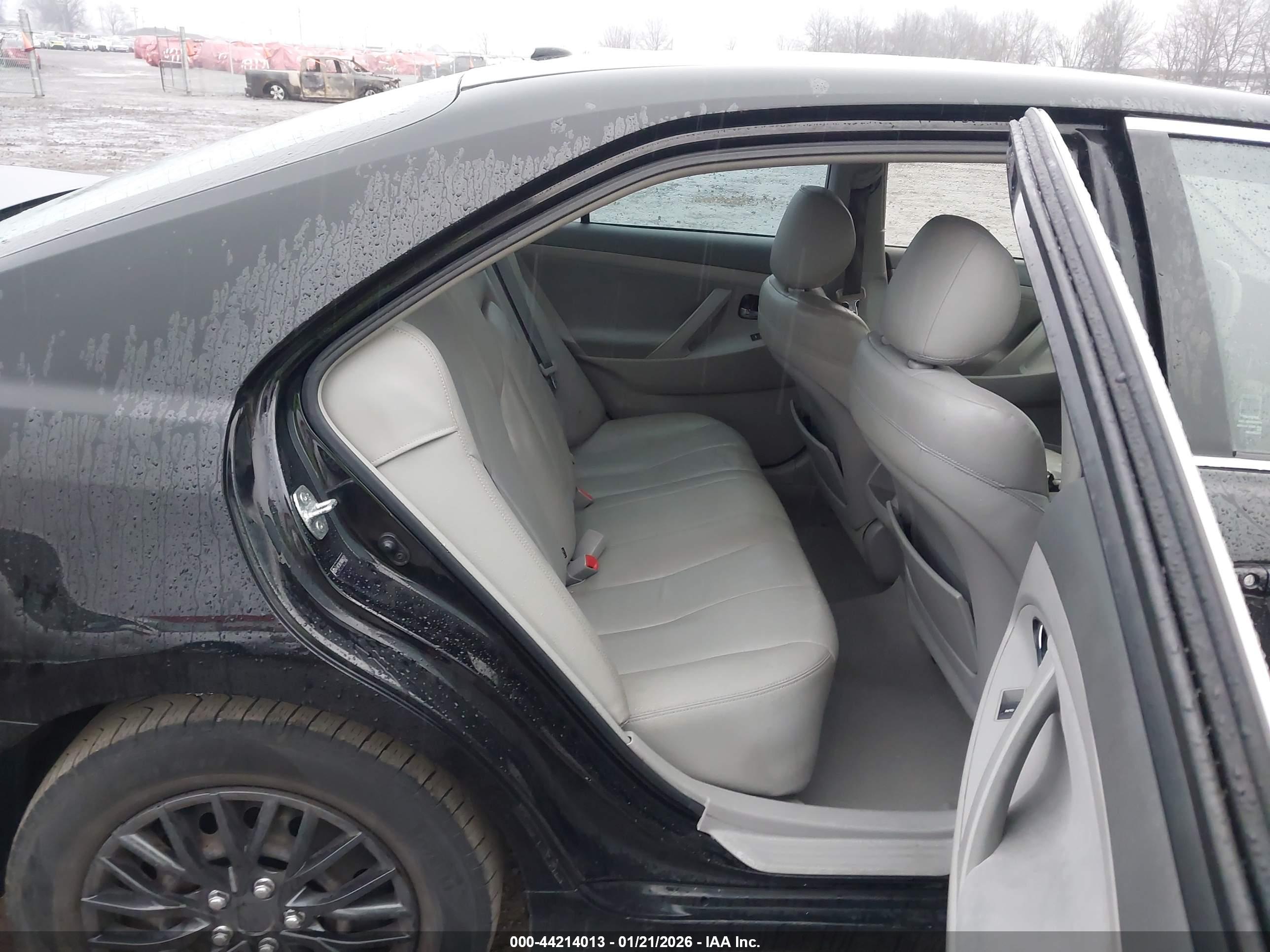 TOYOTA CAMRY image 8