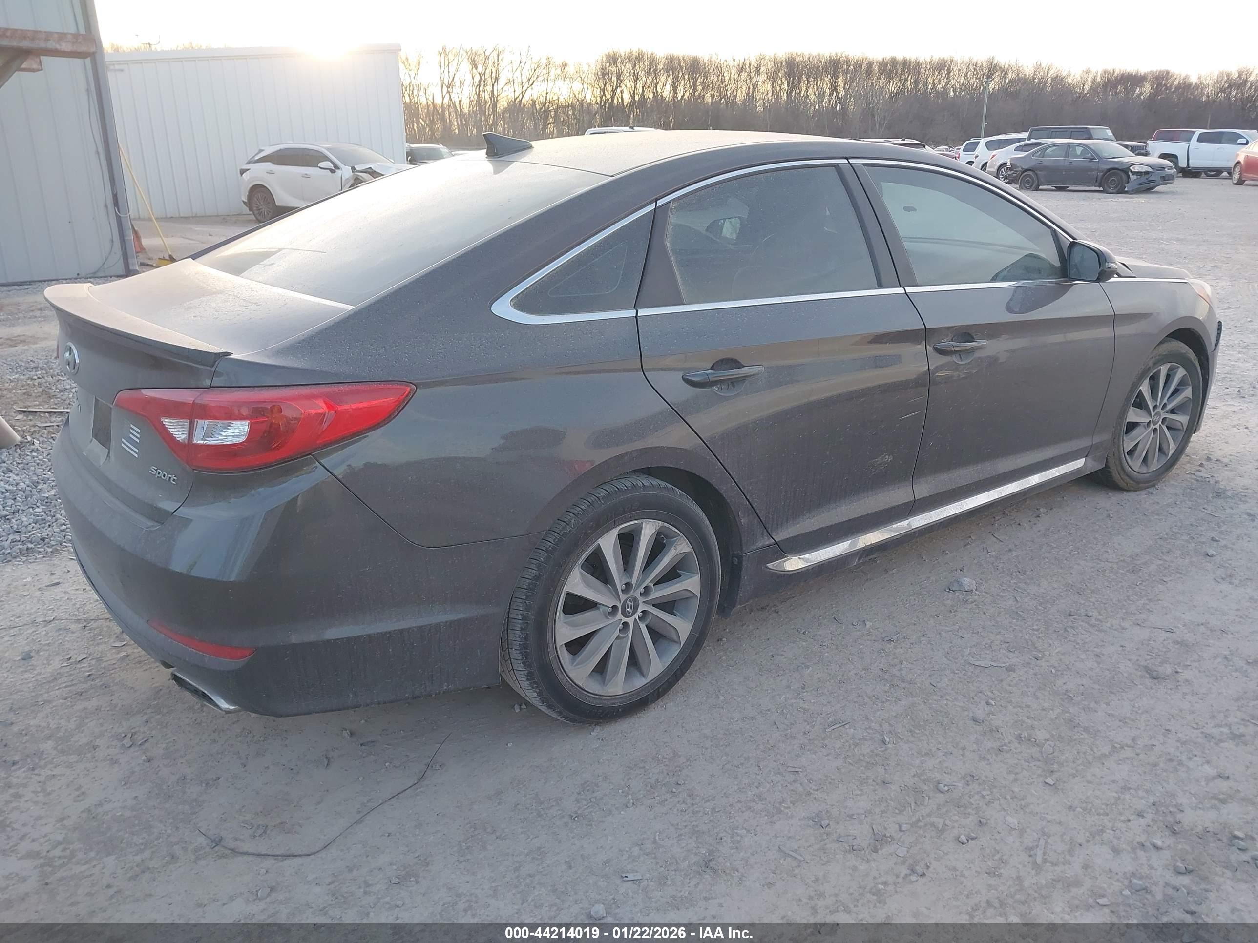 HYUNDAI SONATA image 4
