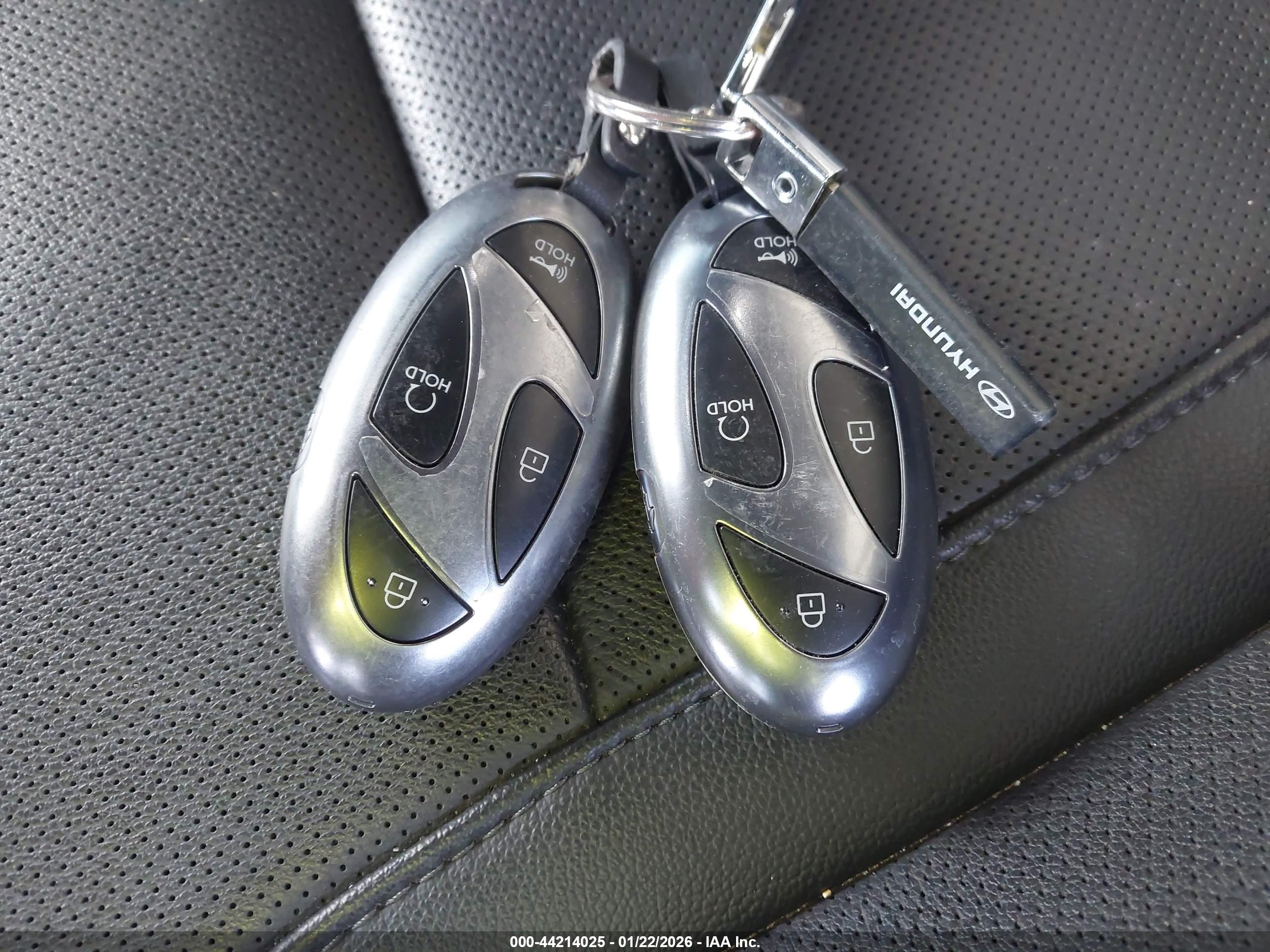 HYUNDAI SANTA image 11