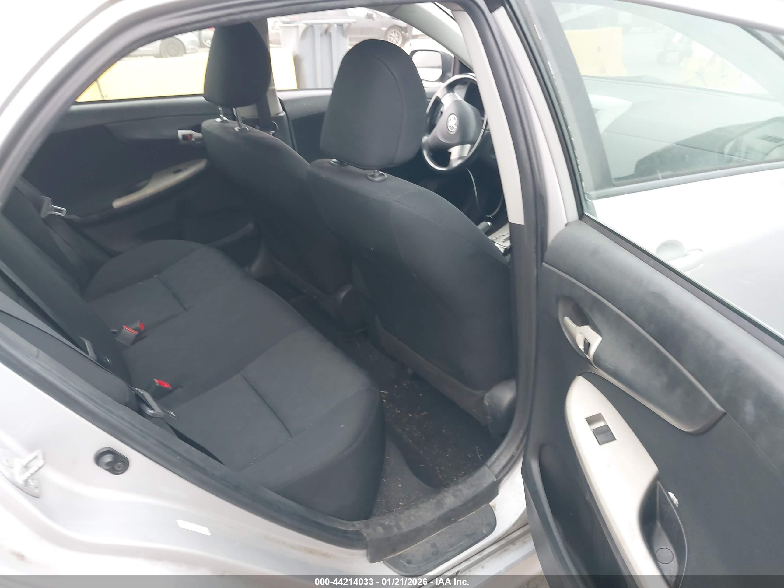 TOYOTA COROLLA image 8