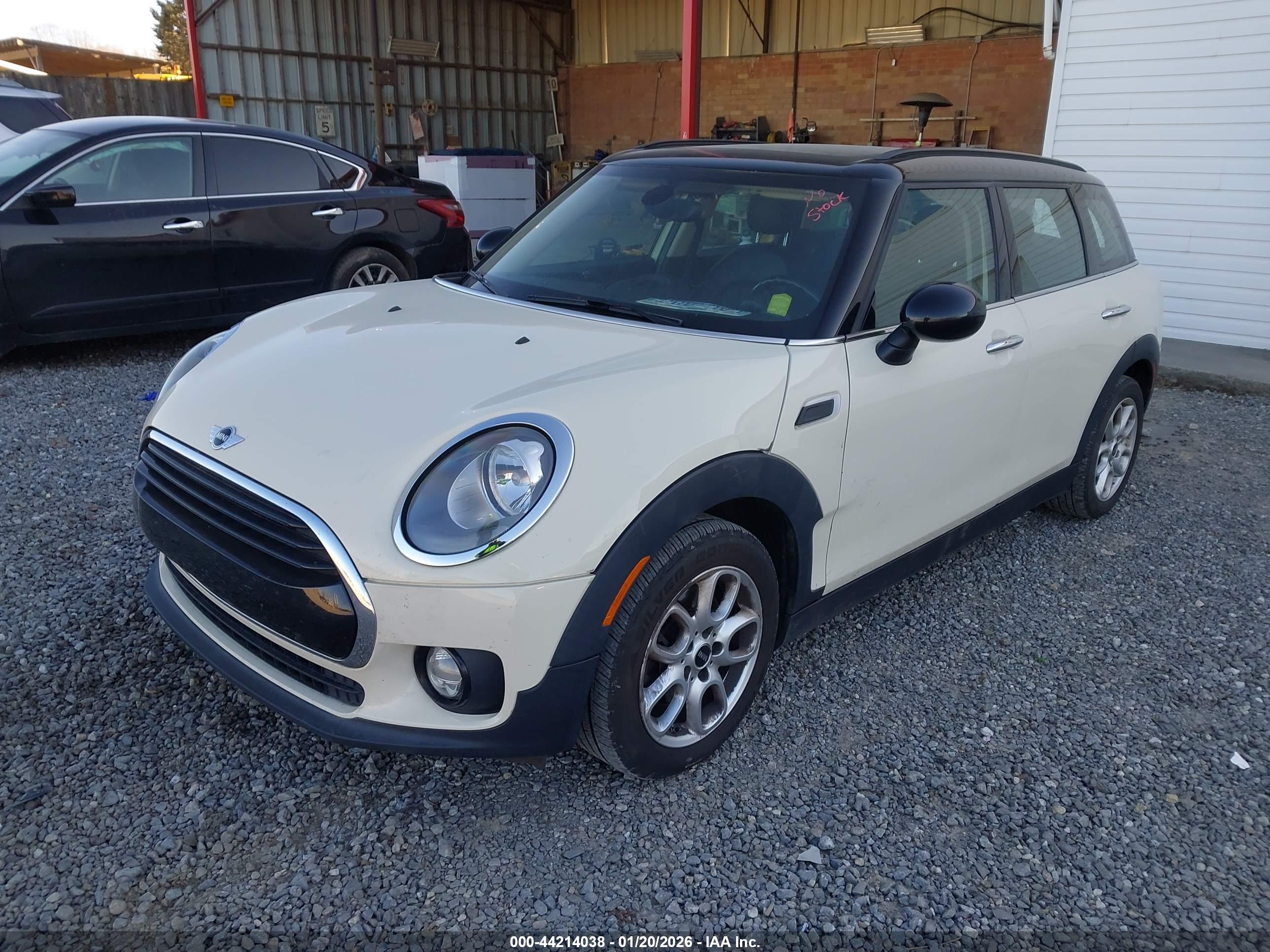 MINI CLUBMAN image 2