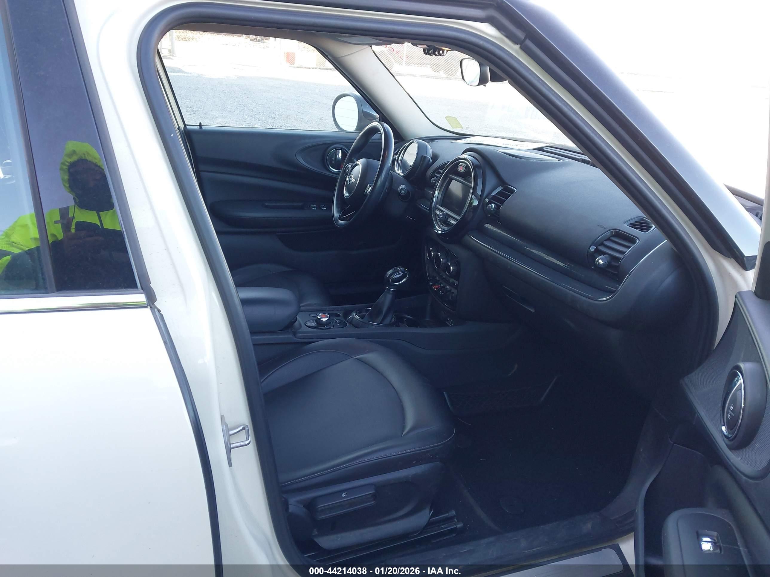 MINI CLUBMAN image 5