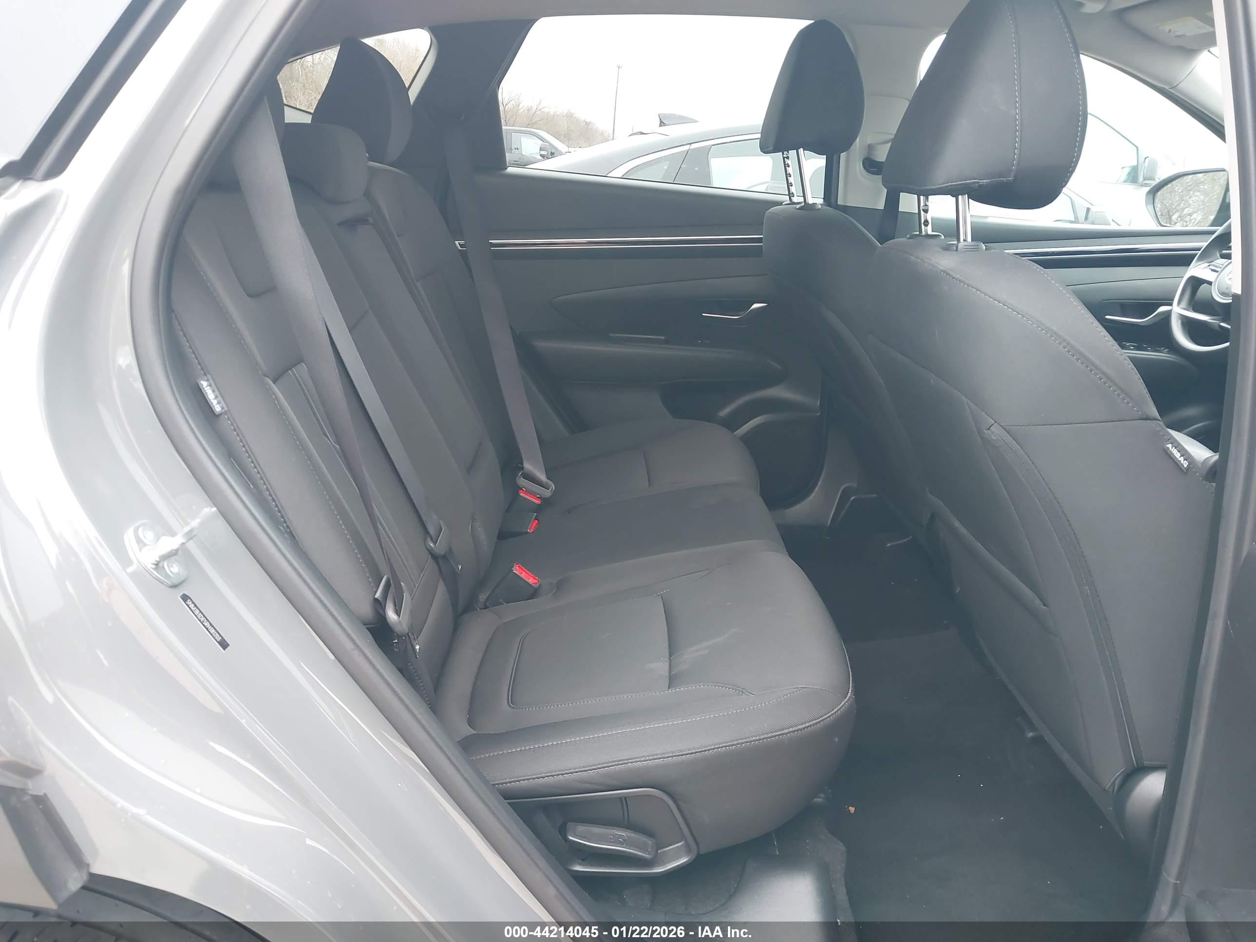 HYUNDAI TUCSON image 8