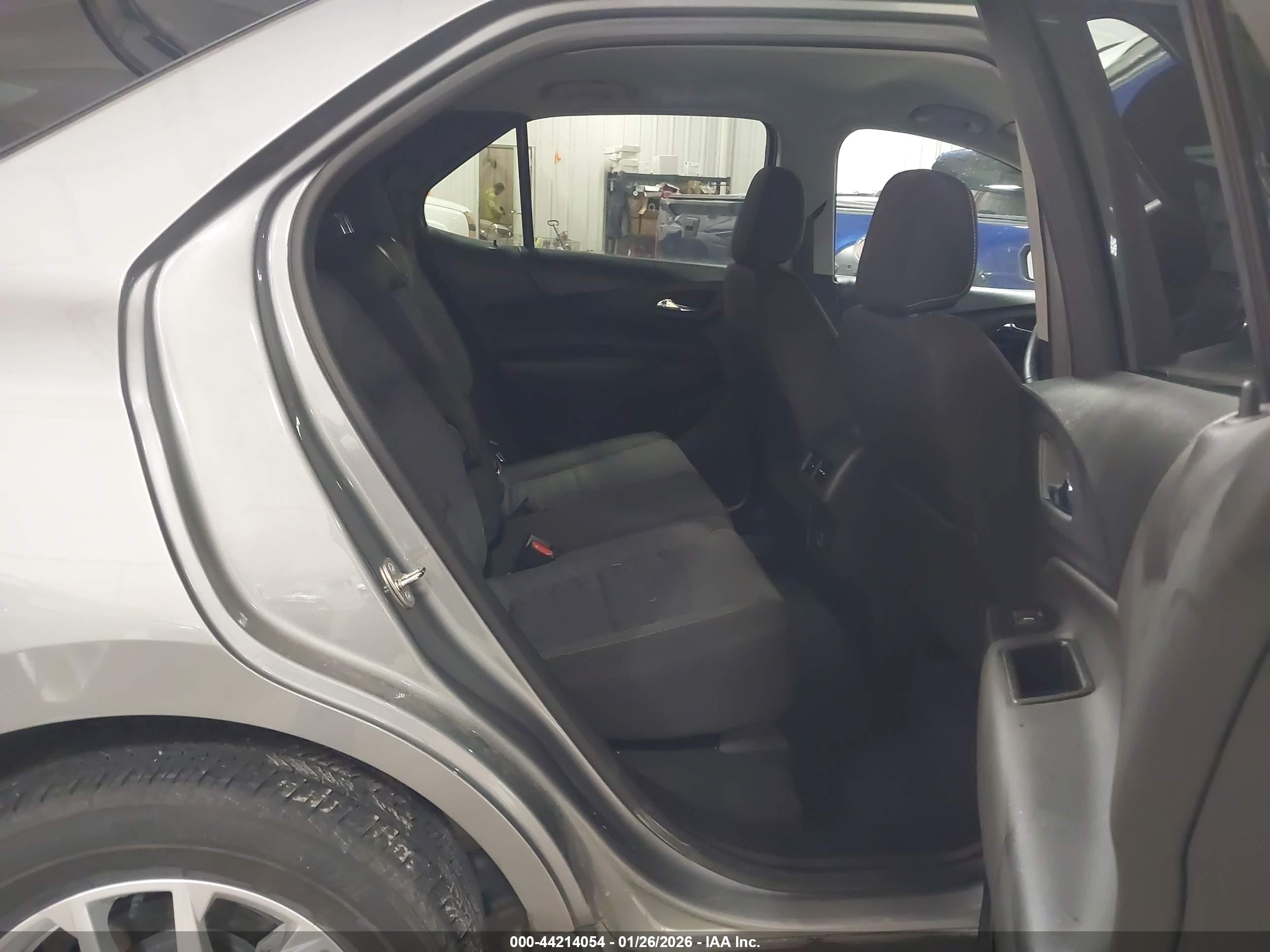 CHEVROLET EQUINOX image 8