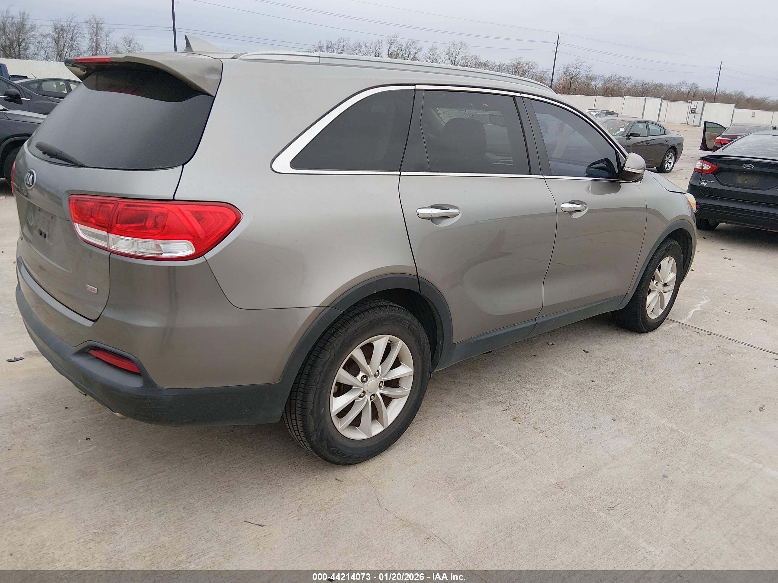 KIA SORENTO image 4