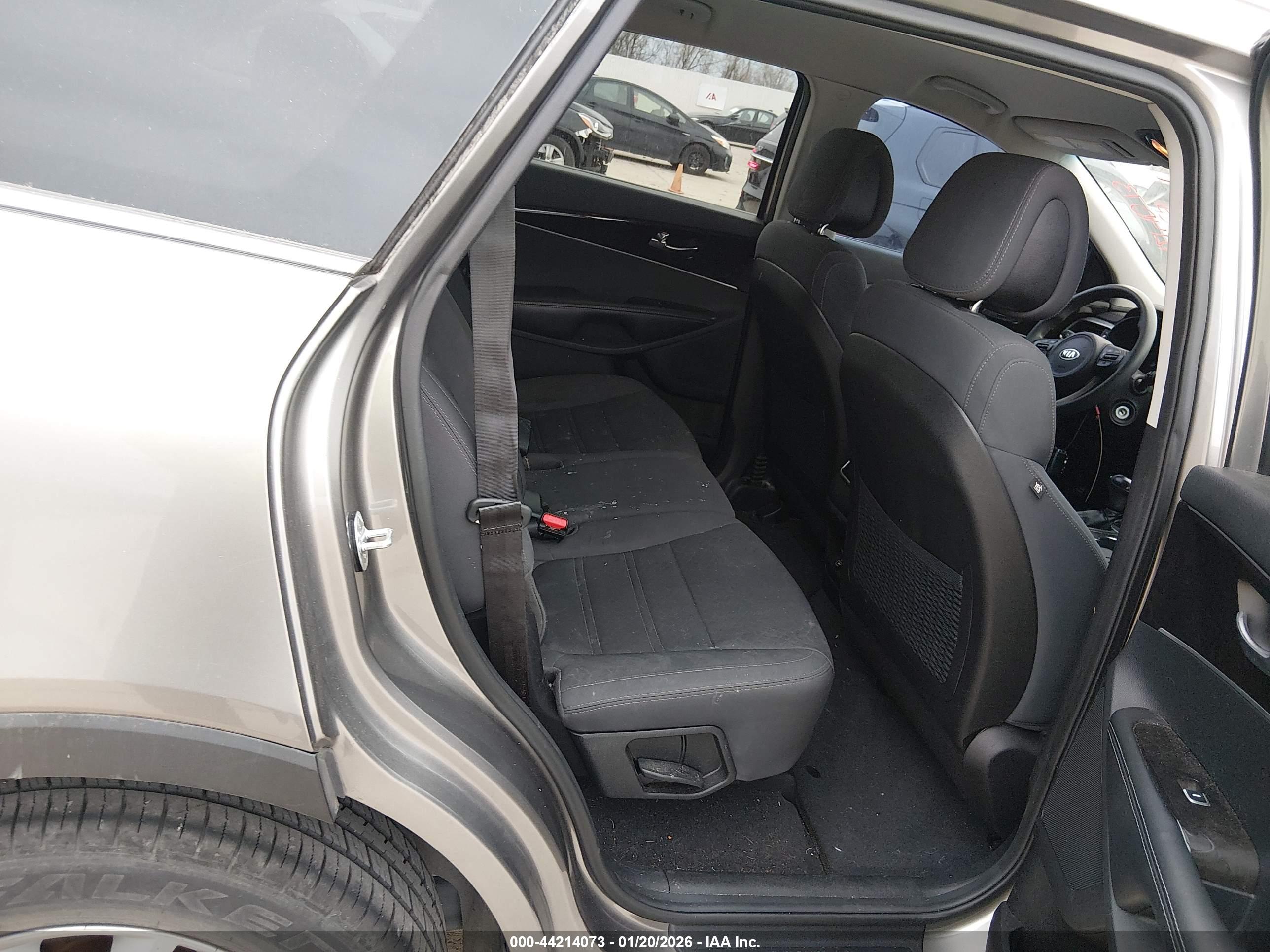 KIA SORENTO image 8