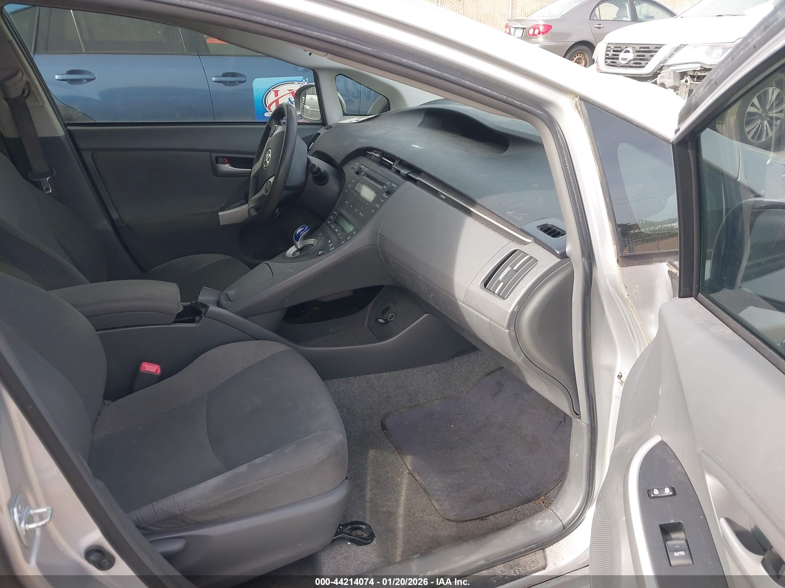 TOYOTA PRIUS image 5