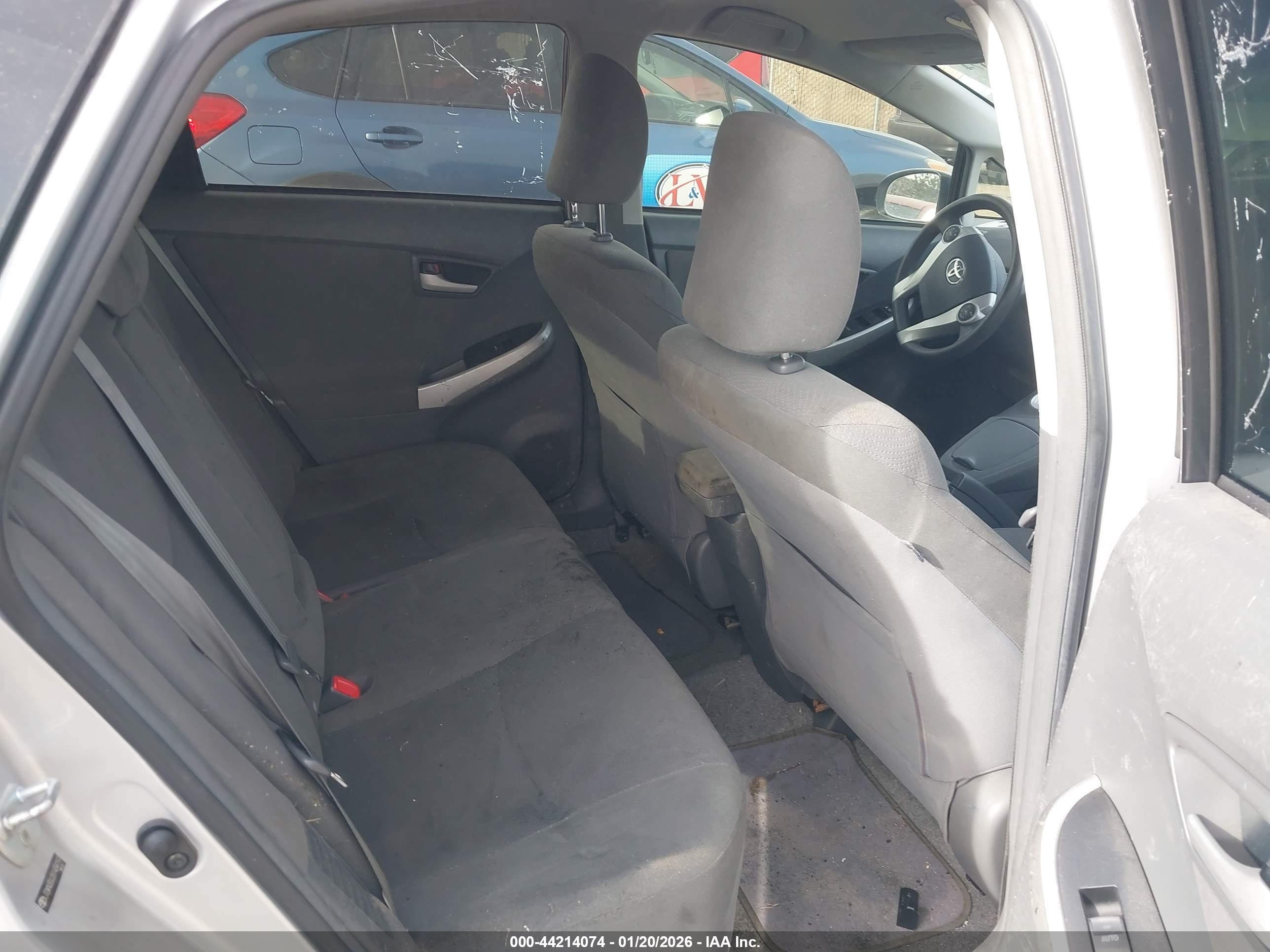 TOYOTA PRIUS image 8