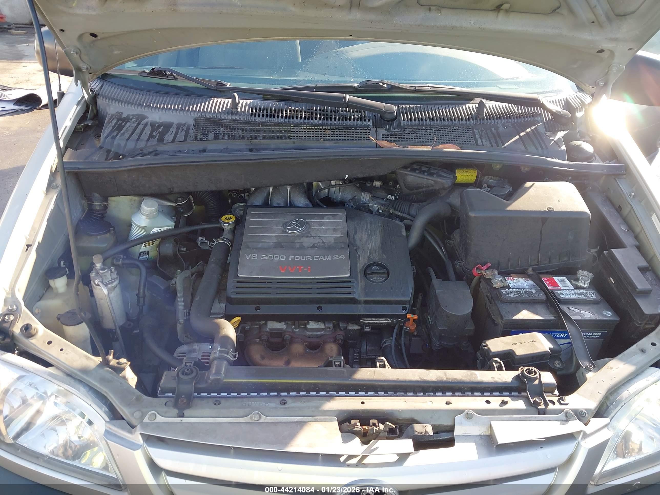 TOYOTA SIENNA image 10