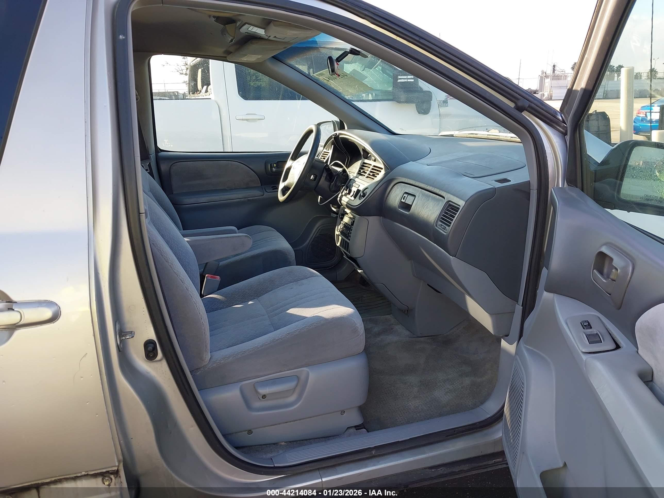 TOYOTA SIENNA image 5