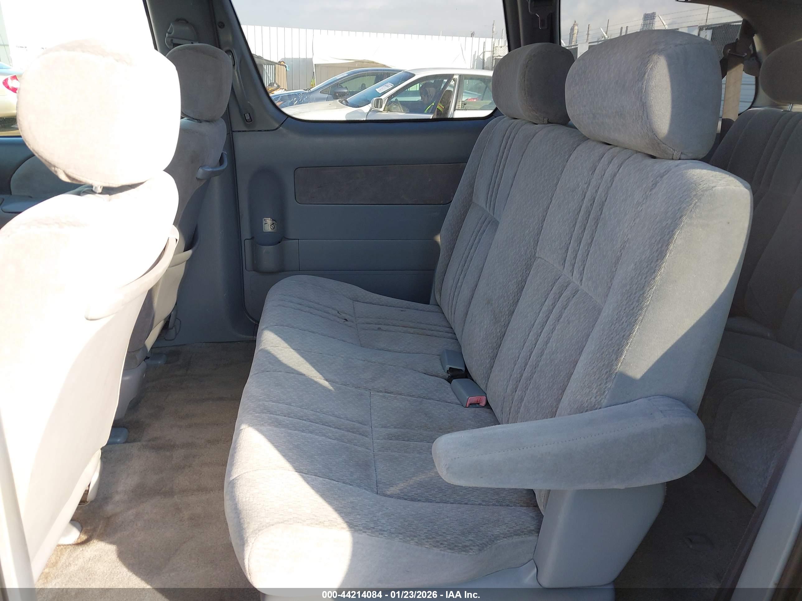 TOYOTA SIENNA image 8