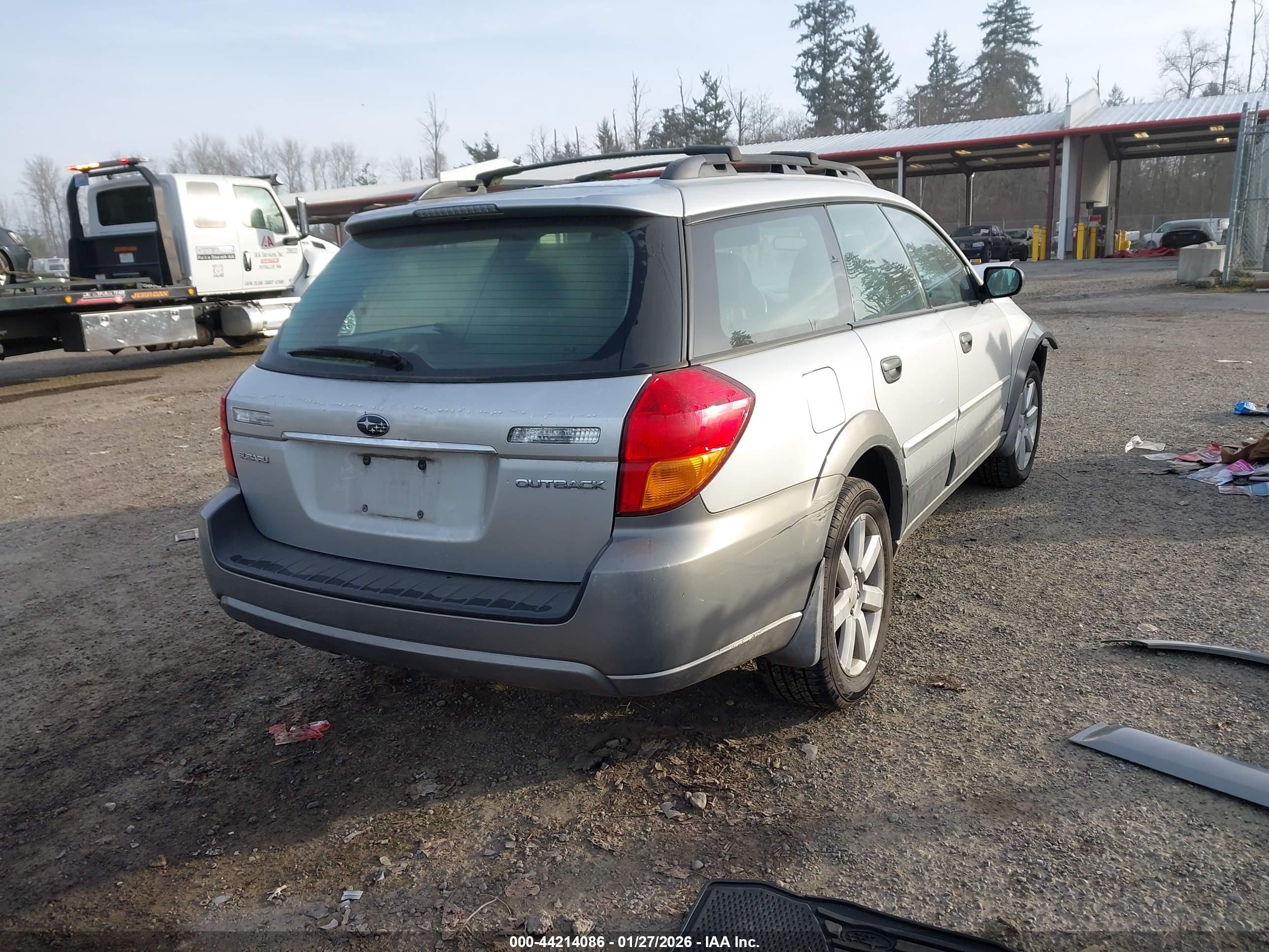SUBARU OUTBACK image 4