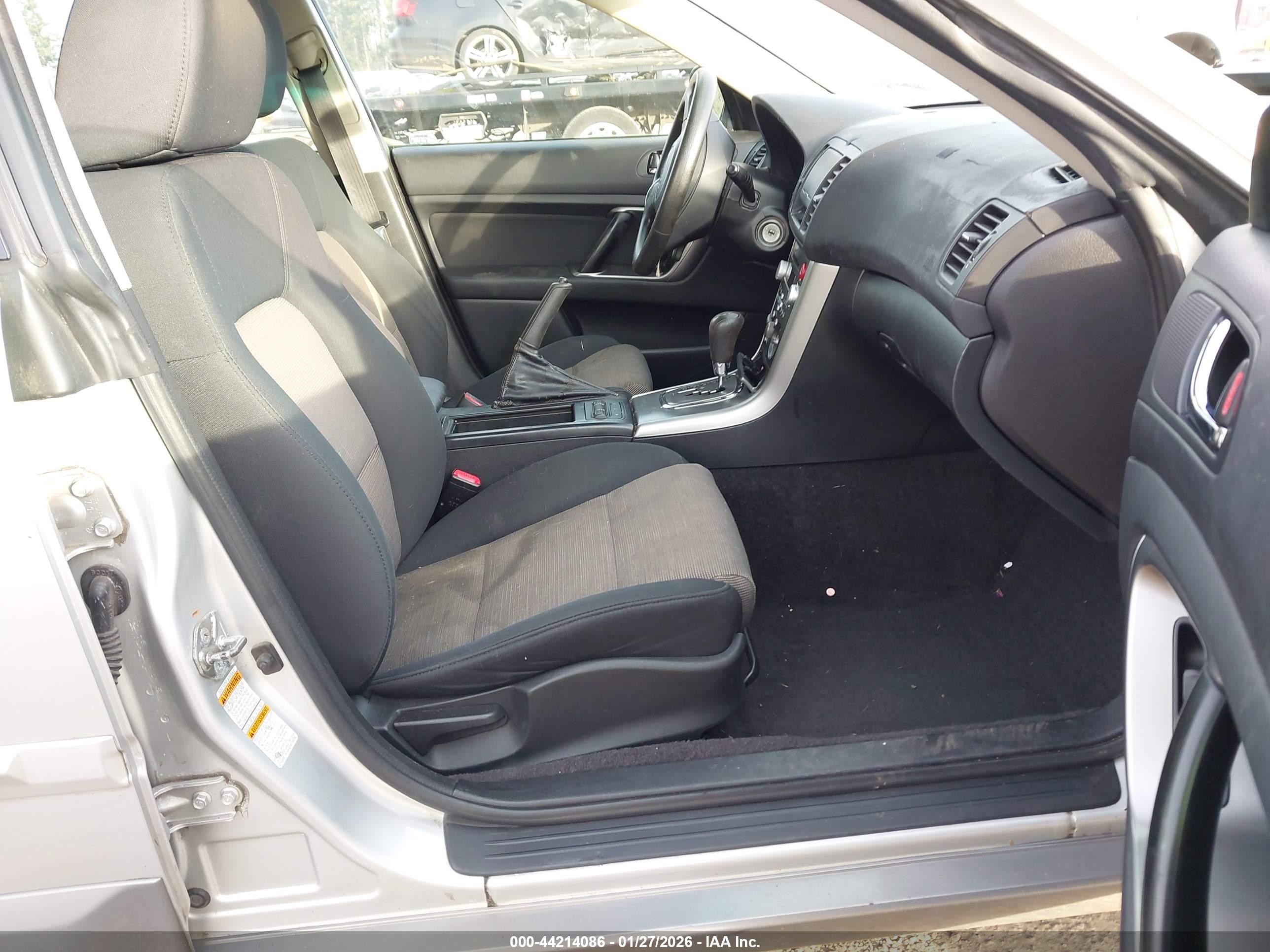 SUBARU OUTBACK image 5
