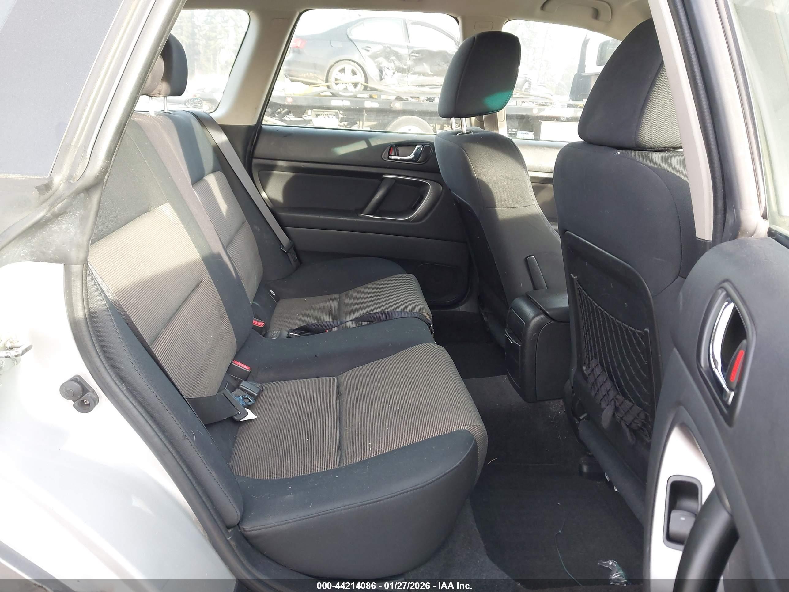 SUBARU OUTBACK image 8