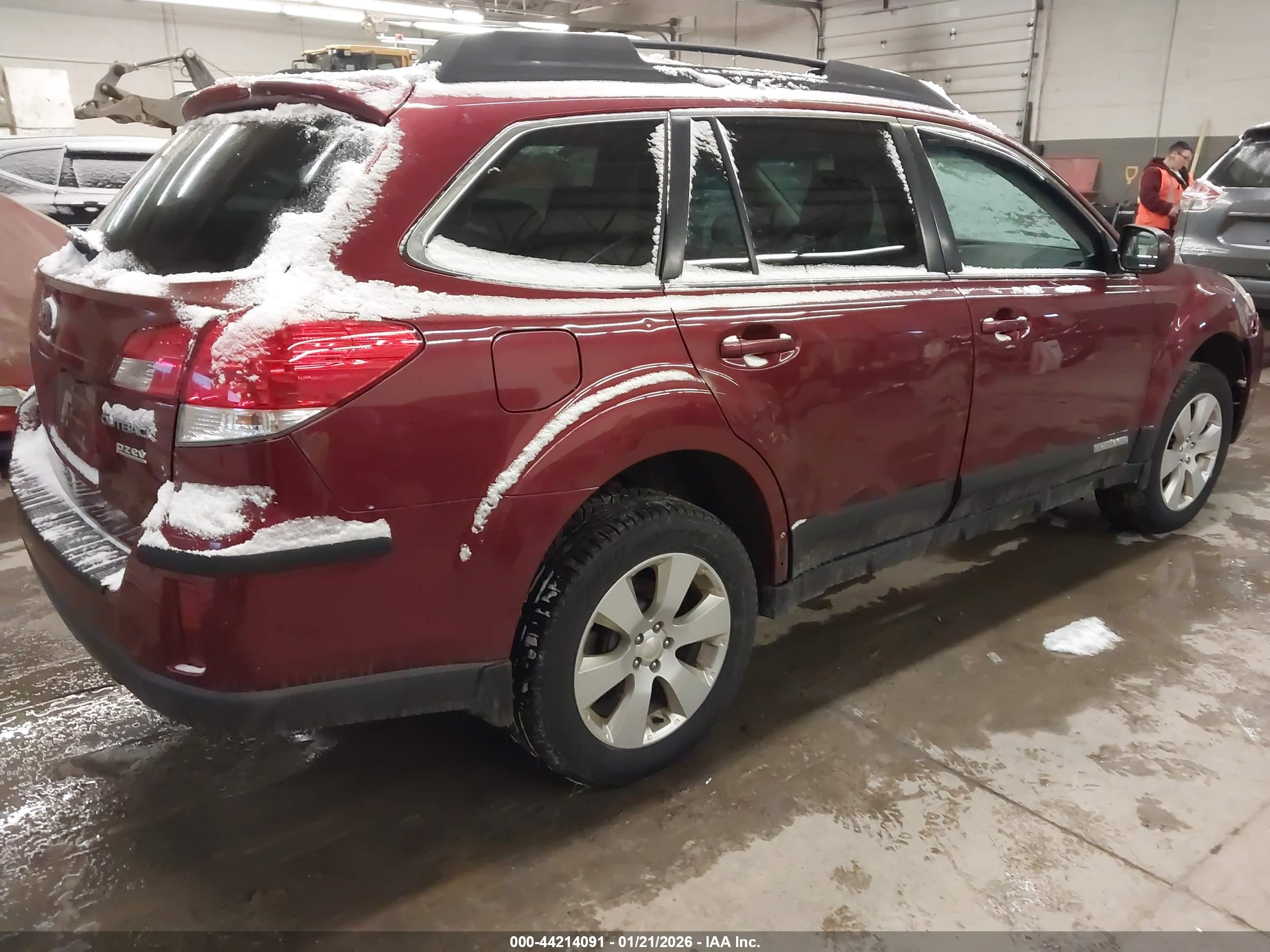 SUBARU OUTBACK image 4