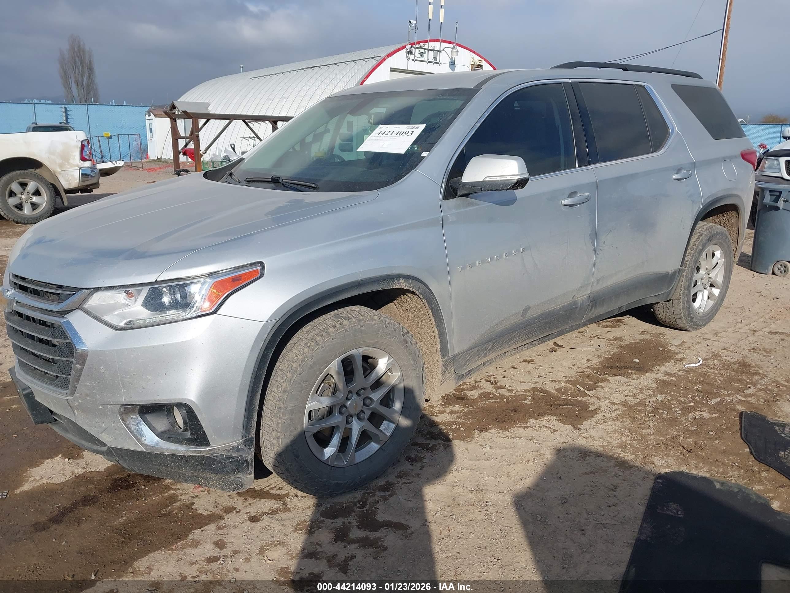 CHEVROLET TRAVERSE image 2