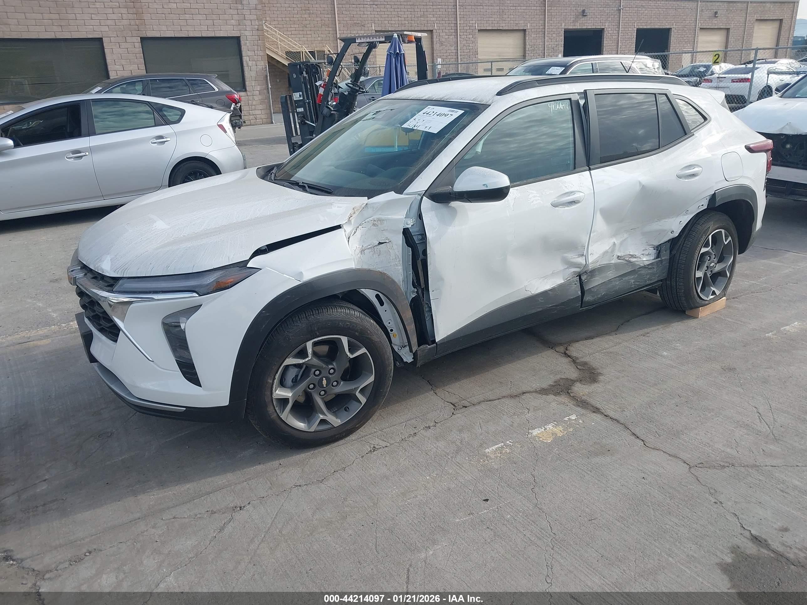 CHEVROLET TRAX image 2