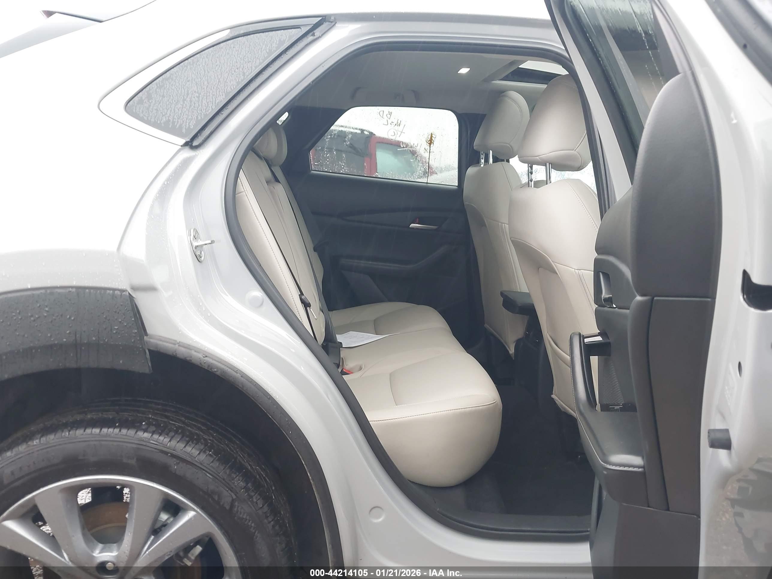 MAZDA CX-30 image 8